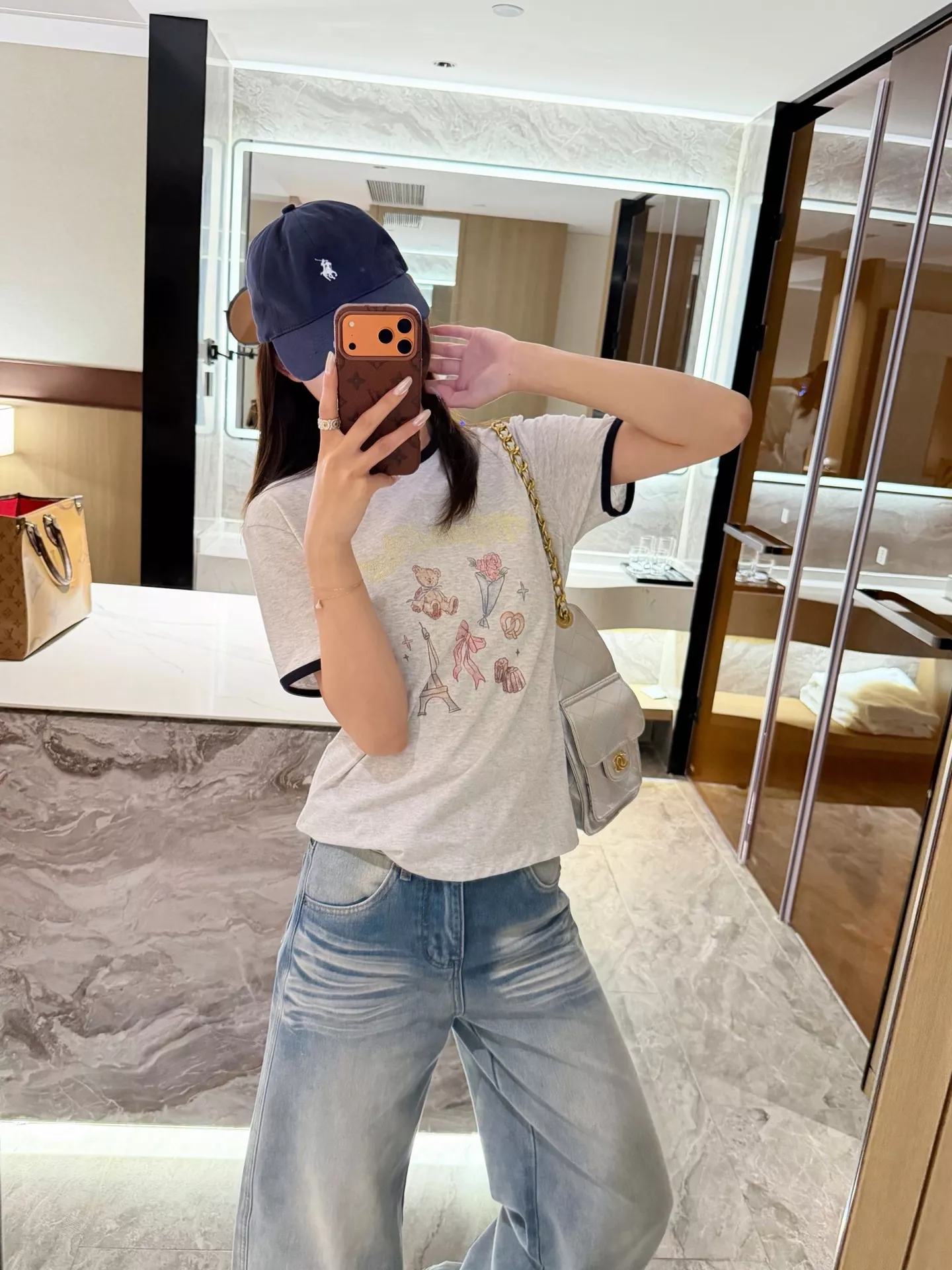 마리떼프랑소와저버 배색 넥 프린트 크롭 티셔츠 상세 이미지 55