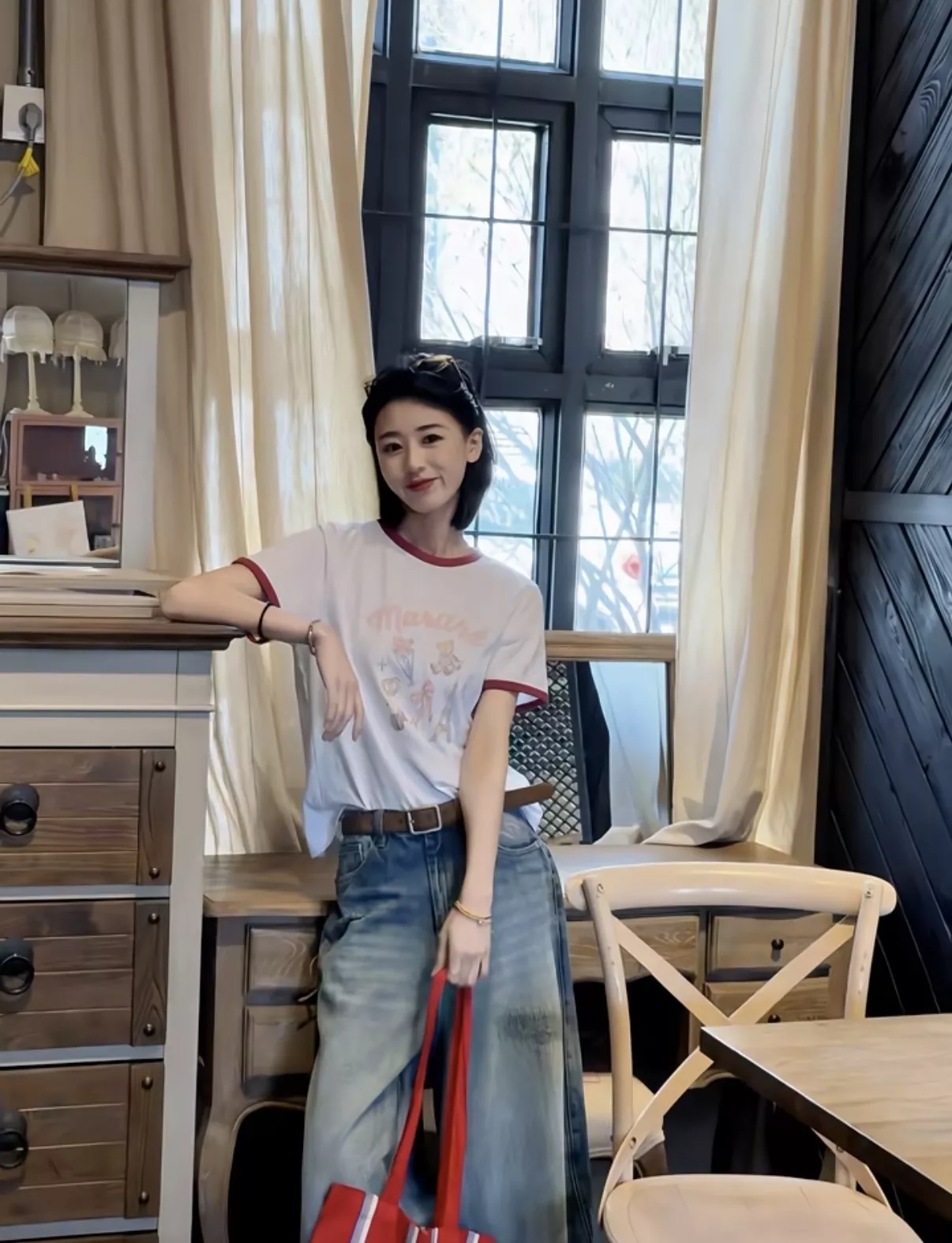 마리떼프랑소와저버 배색 넥 프린트 크롭 티셔츠 상세 이미지 9