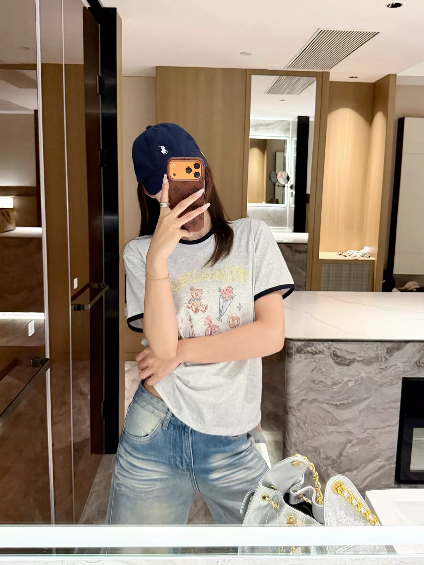 마리떼프랑소와저버 배색 넥 프린트 크롭 티셔츠 상세 이미지 59