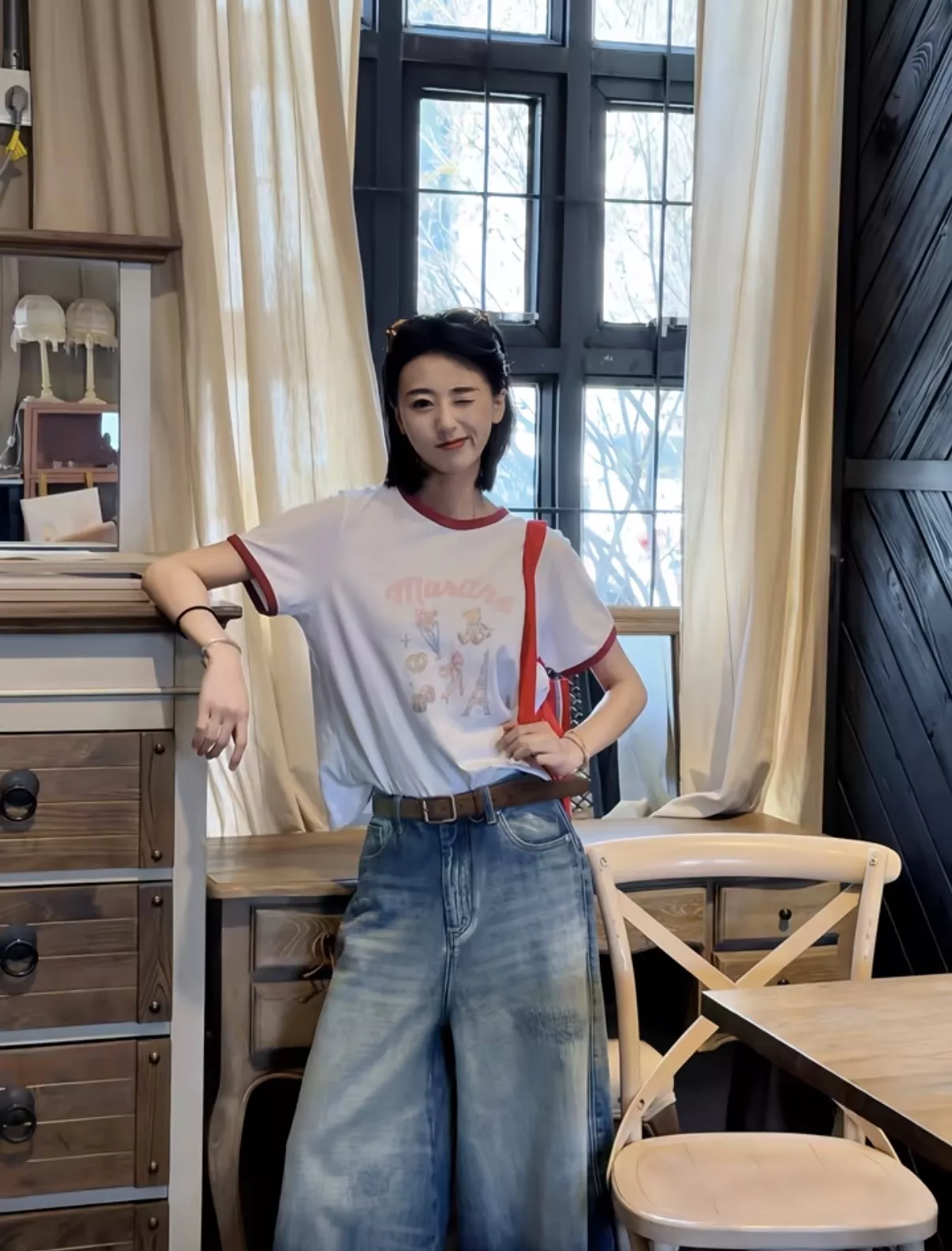 마리떼프랑소와저버 배색 넥 프린트 크롭 티셔츠 상세 이미지 8