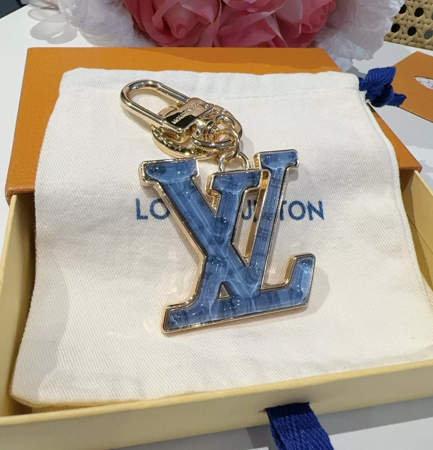 루이비통 글로스 LV 레터 키 참 상세 이미지 1