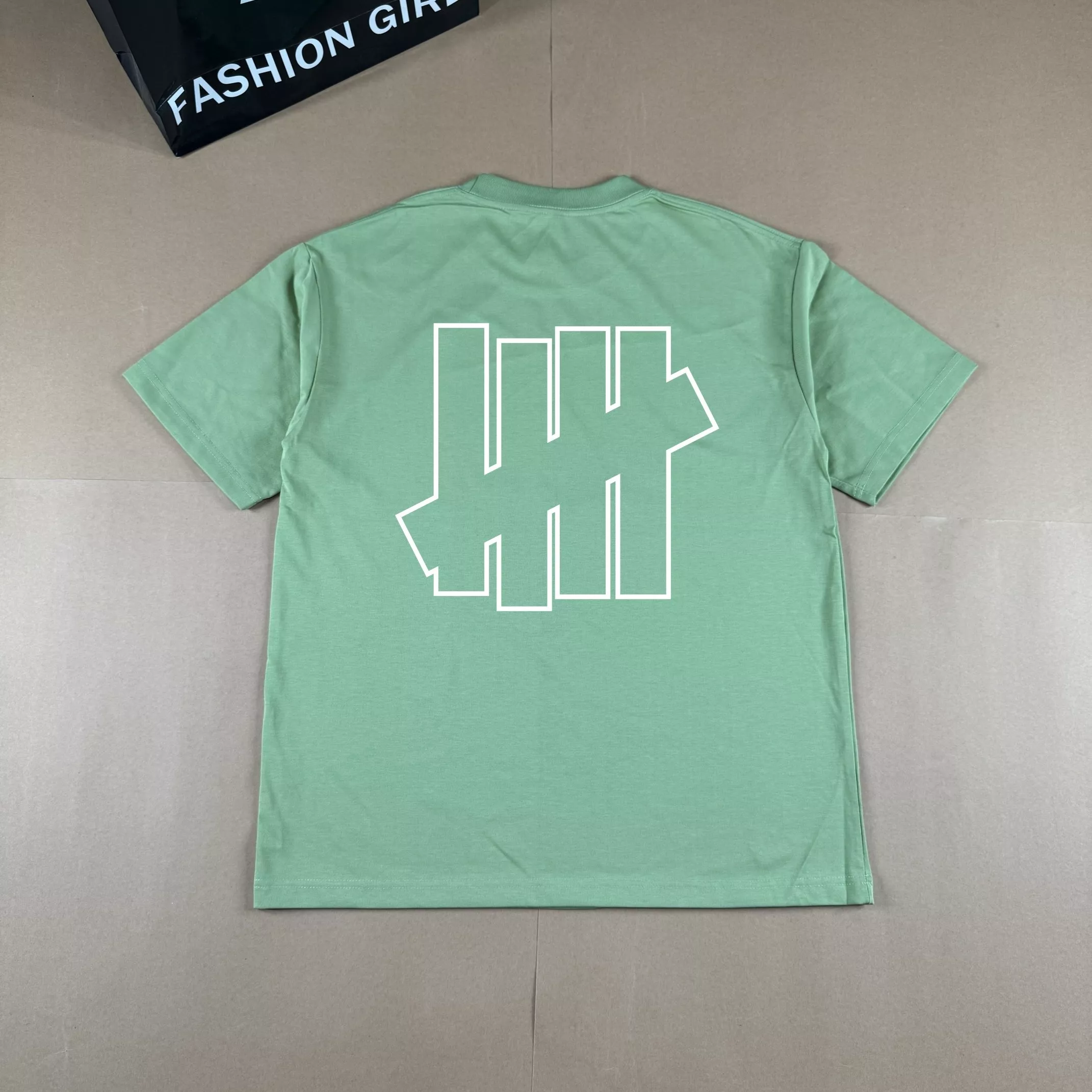 언디피티드 오버핏 그래픽 코튼 반팔 상의 상세 이미지 5