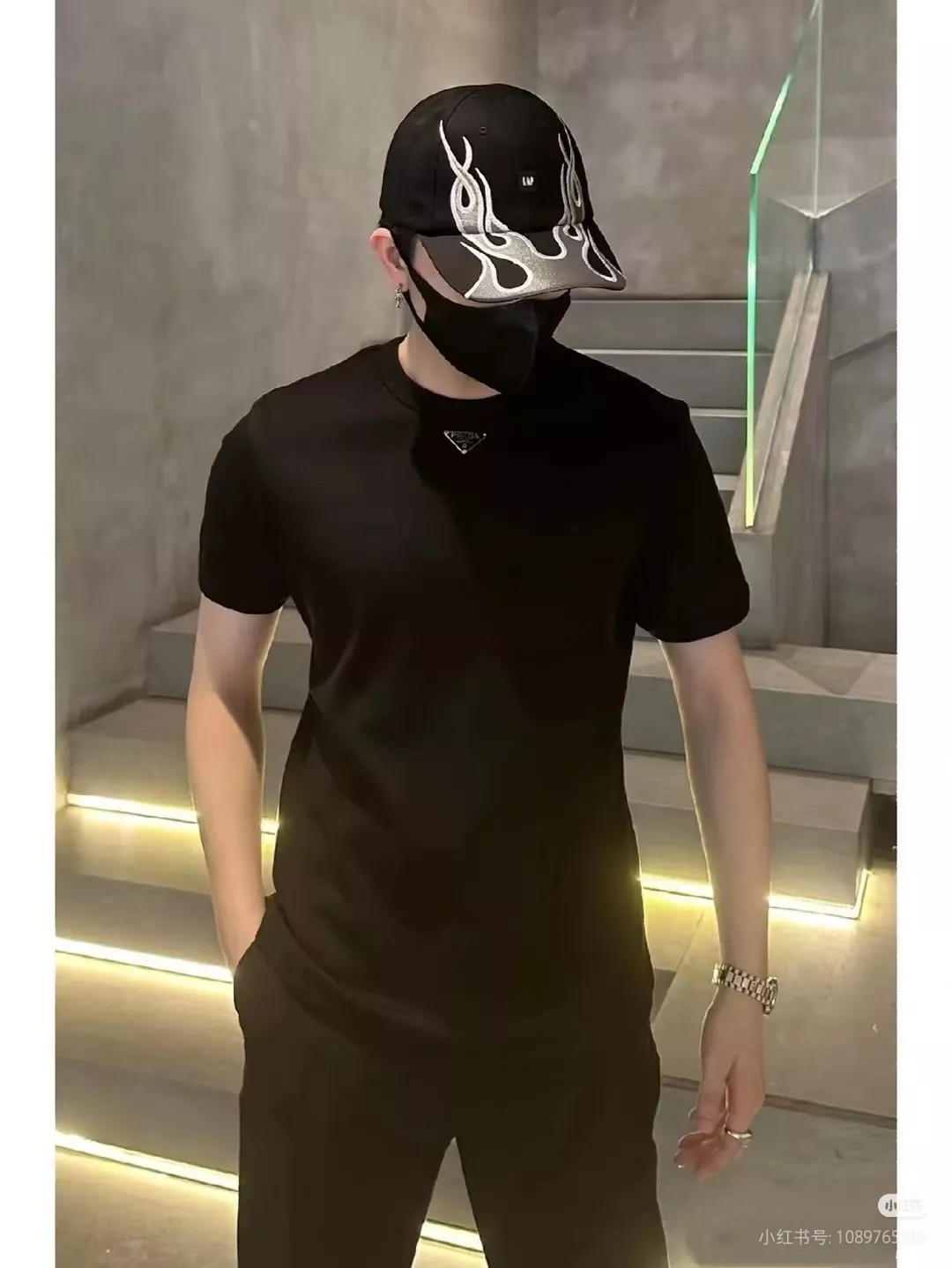 프라다 삼각 장식 라운드넥 반소매 탑 상세 이미지 11