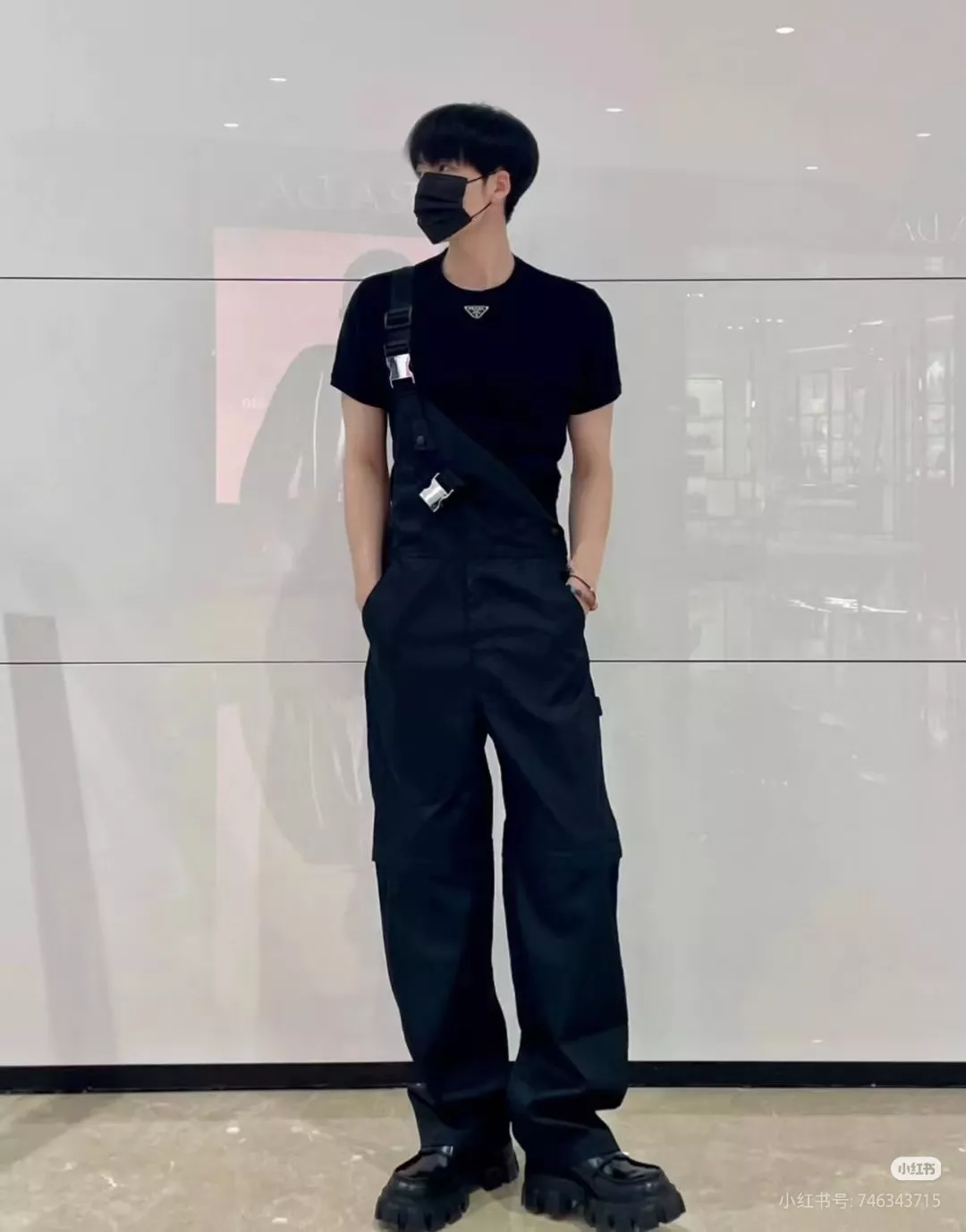 프라다 삼각 장식 라운드넥 반소매 탑 상세 이미지 15