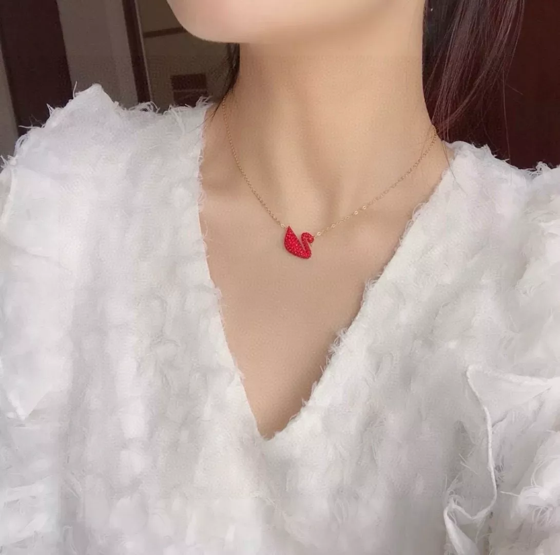 스와로브스키 레드 스완 신년 한정 주얼리 상세 이미지 8