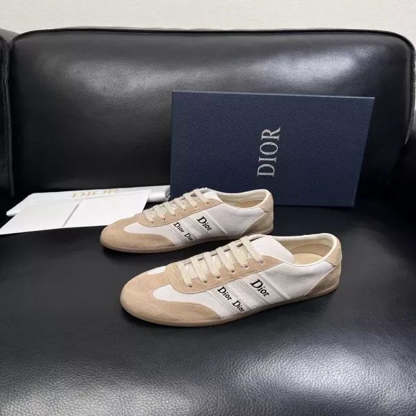 디올 오블리크 포인트 로우탑 스니커즈