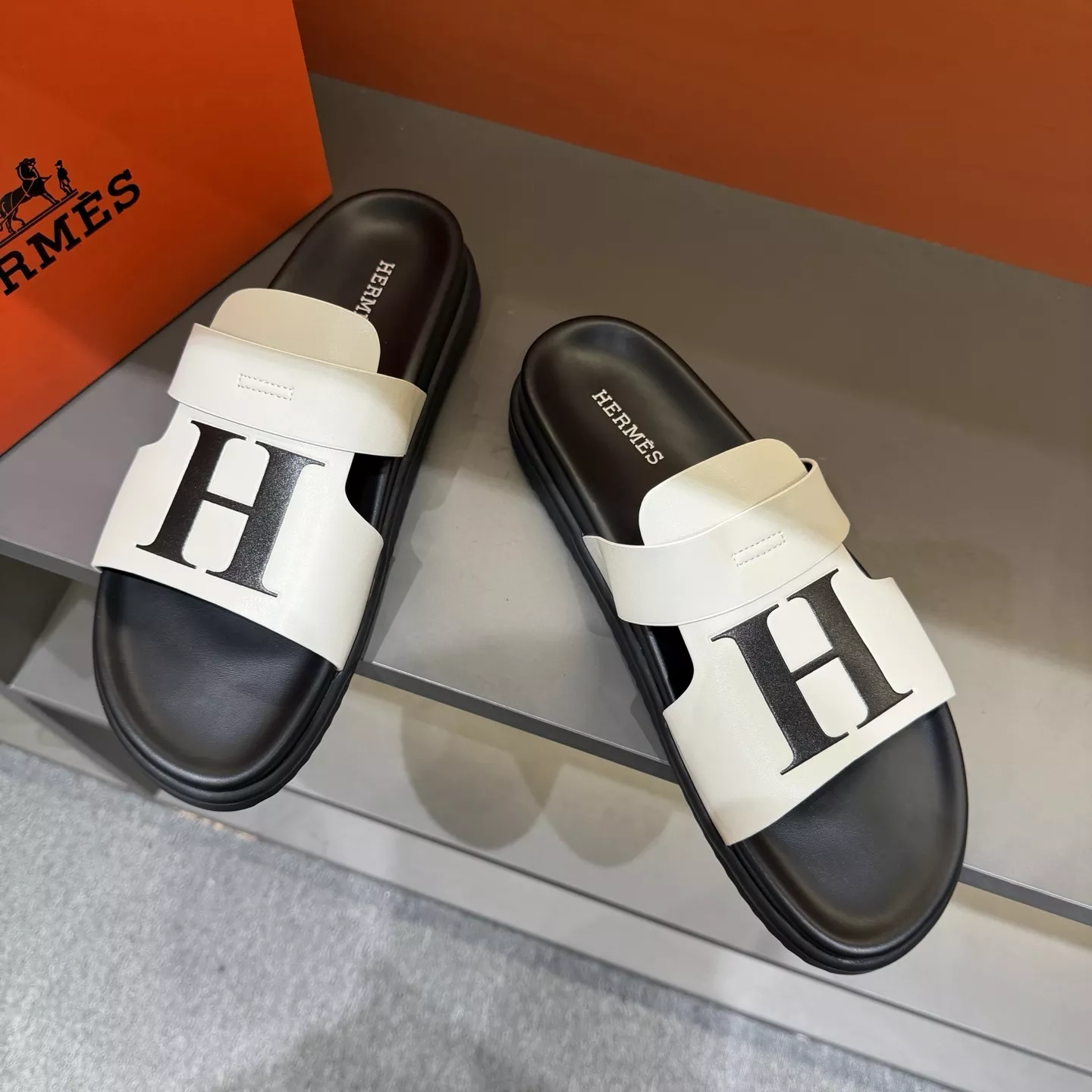 에르메스 H 로고 슬라이드 샌들 상세 이미지 6