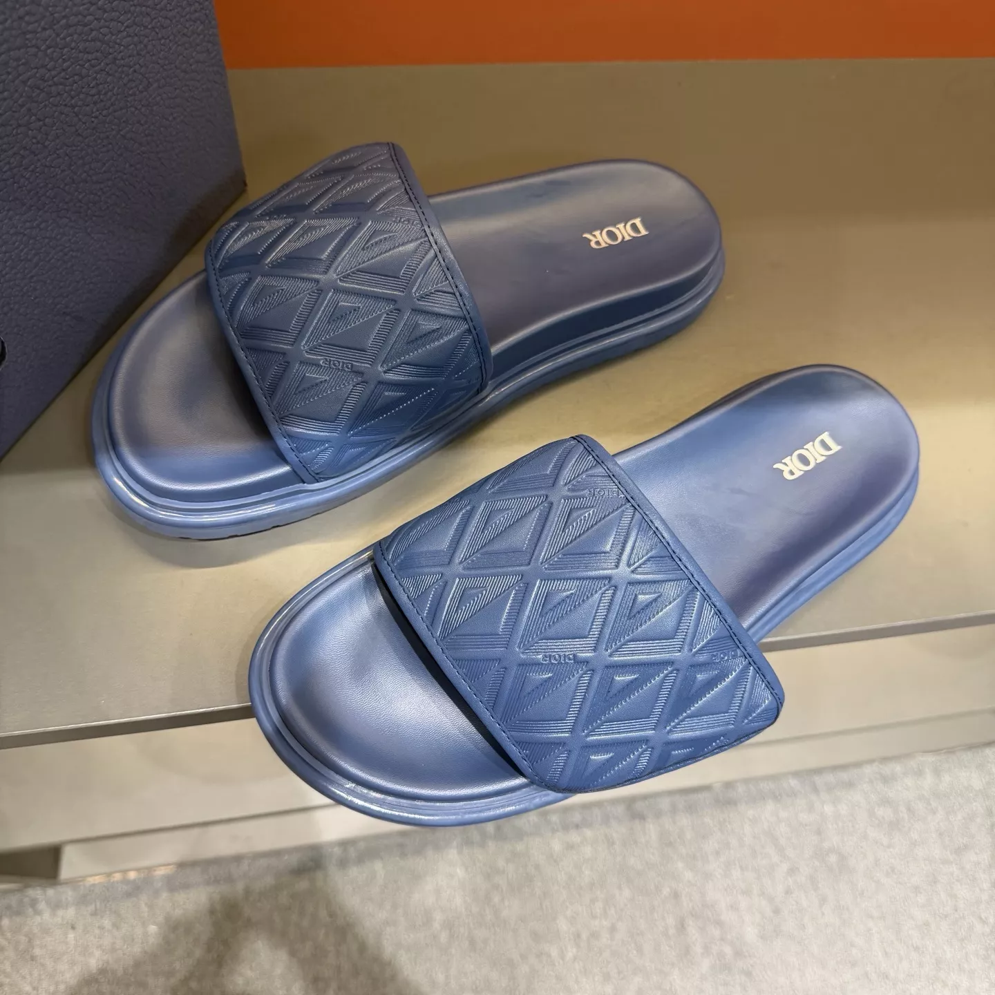 디올 퀼팅 스트랩 가죽 슬라이드 상세 이미지 4