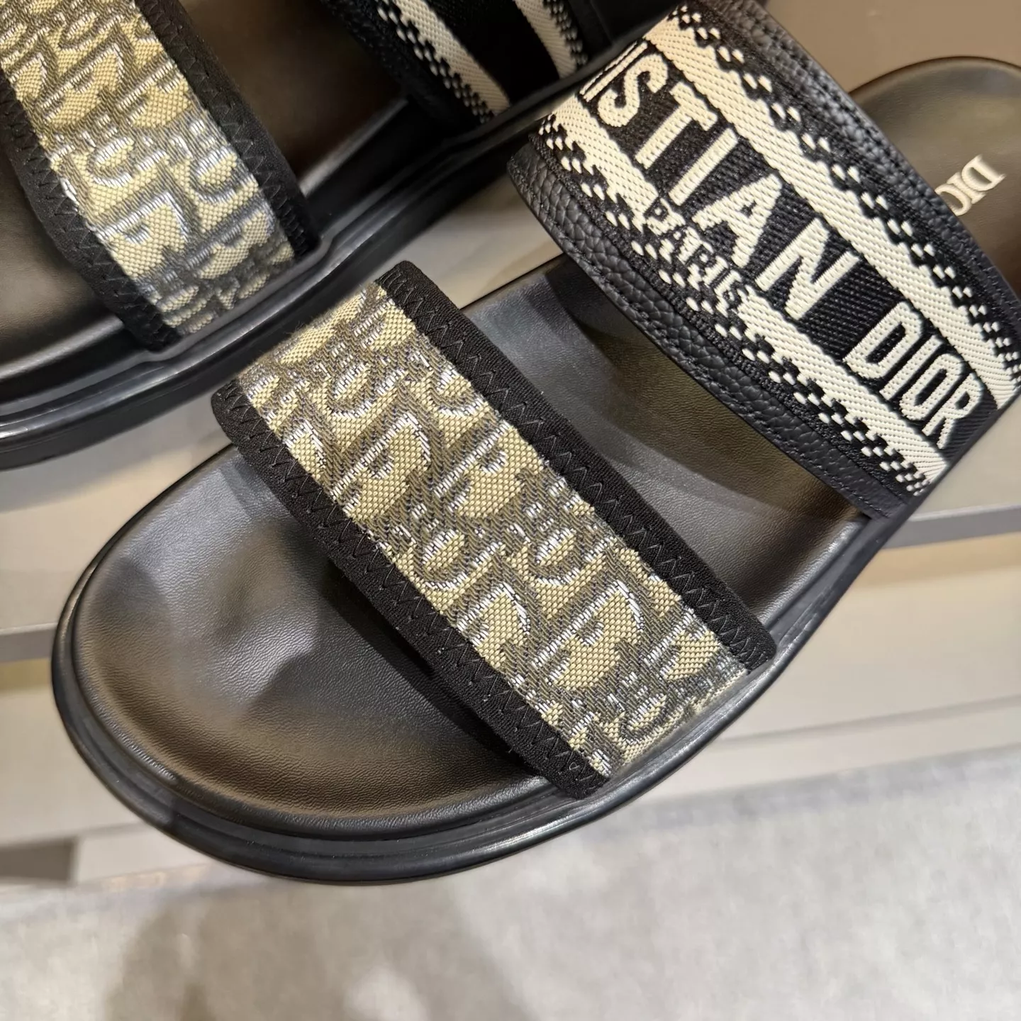 디올 오블리크 스트랩 슬라이드 샌들 상세 이미지 5