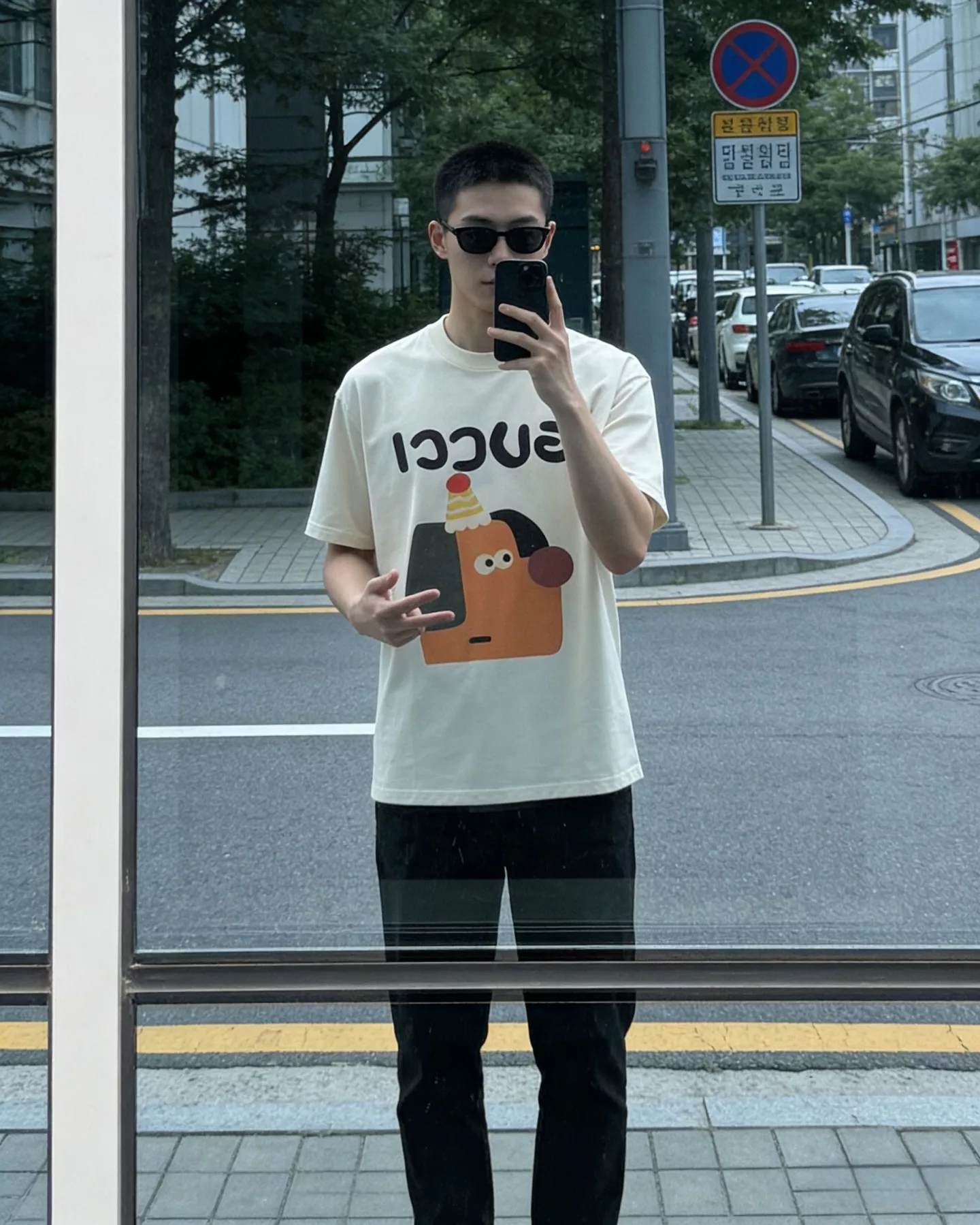 구찌 카툰 초상화 프린트 라운드 반팔 상의 상세 이미지 19