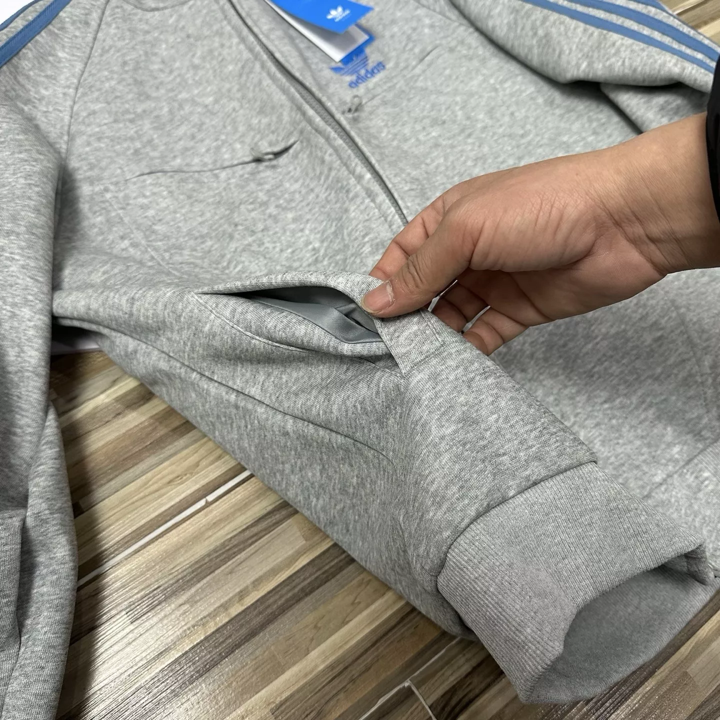 아디다스 삼선 스탠드넥 자수 로고 아우터 상세 이미지 9