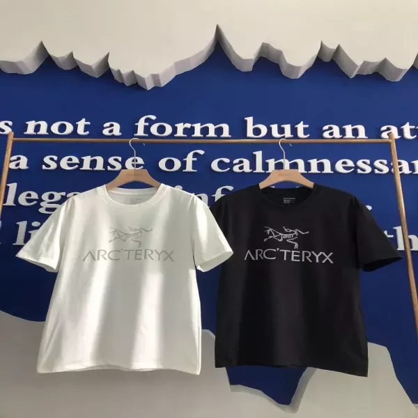 아크테릭스 기능성 반사 프린트 반소매 상의