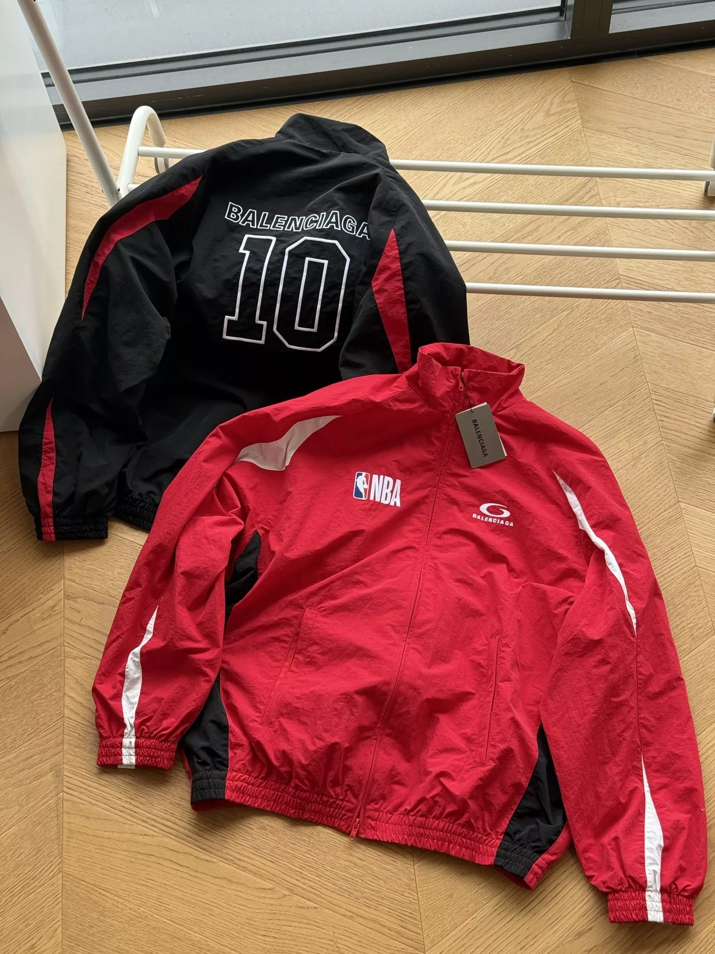 발렌시아가 NBA 협업 10번 스포츠 재킷 상세 이미지 1