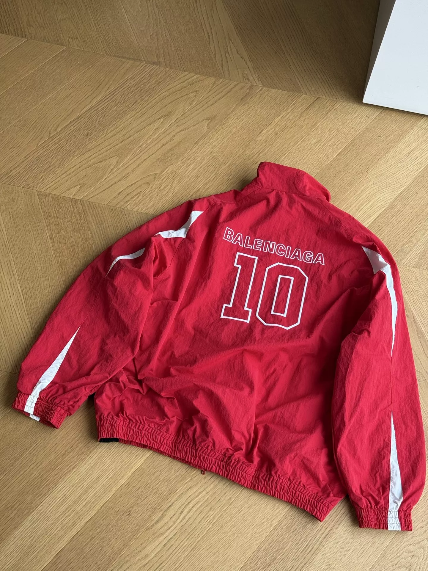 발렌시아가 NBA 협업 10번 스포츠 재킷 상세 이미지 3