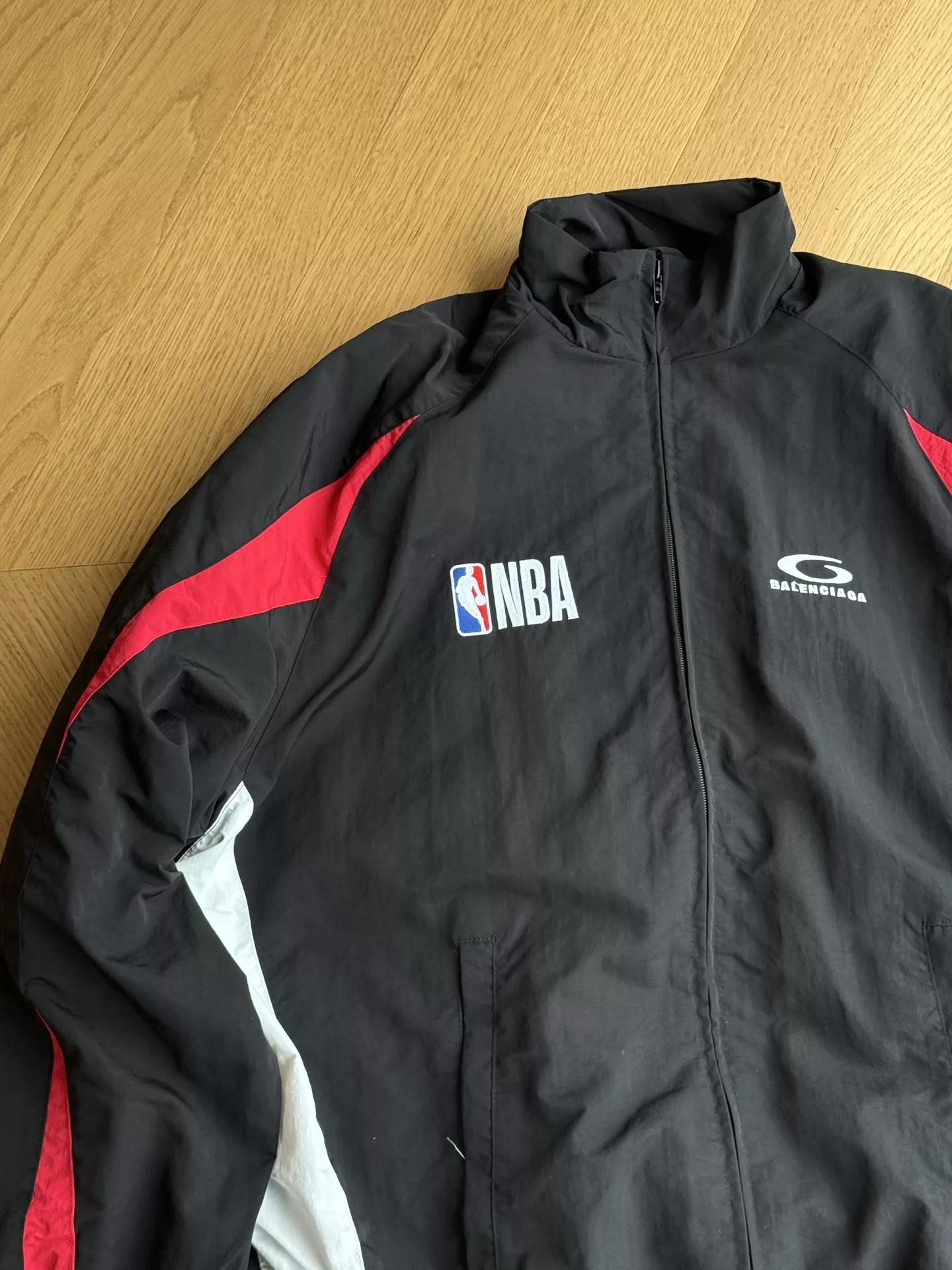 발렌시아가 NBA 협업 10번 스포츠 재킷 상세 이미지 8