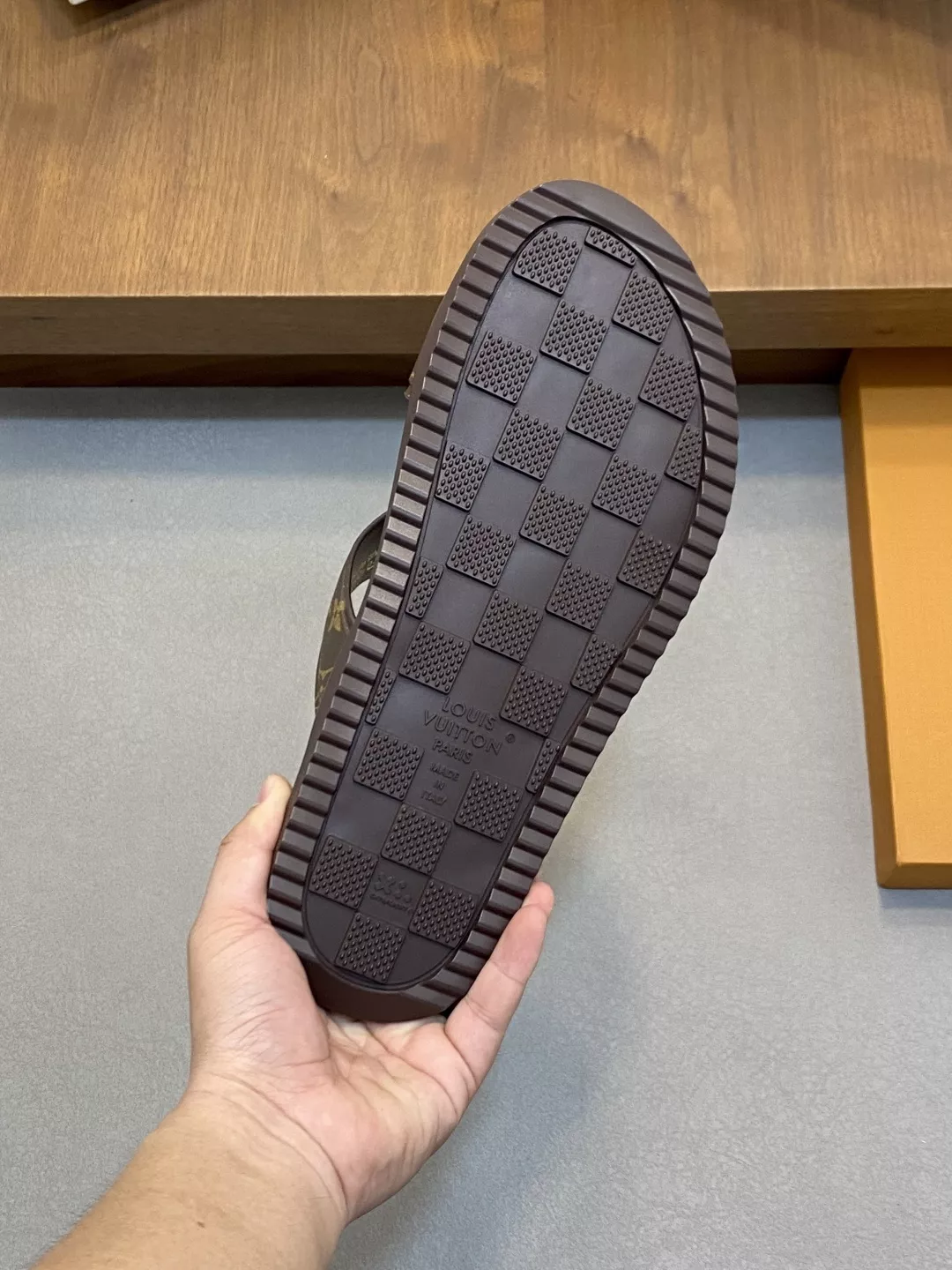 루이비통 모노그램 벨크로 슬라이드 상세 이미지 8