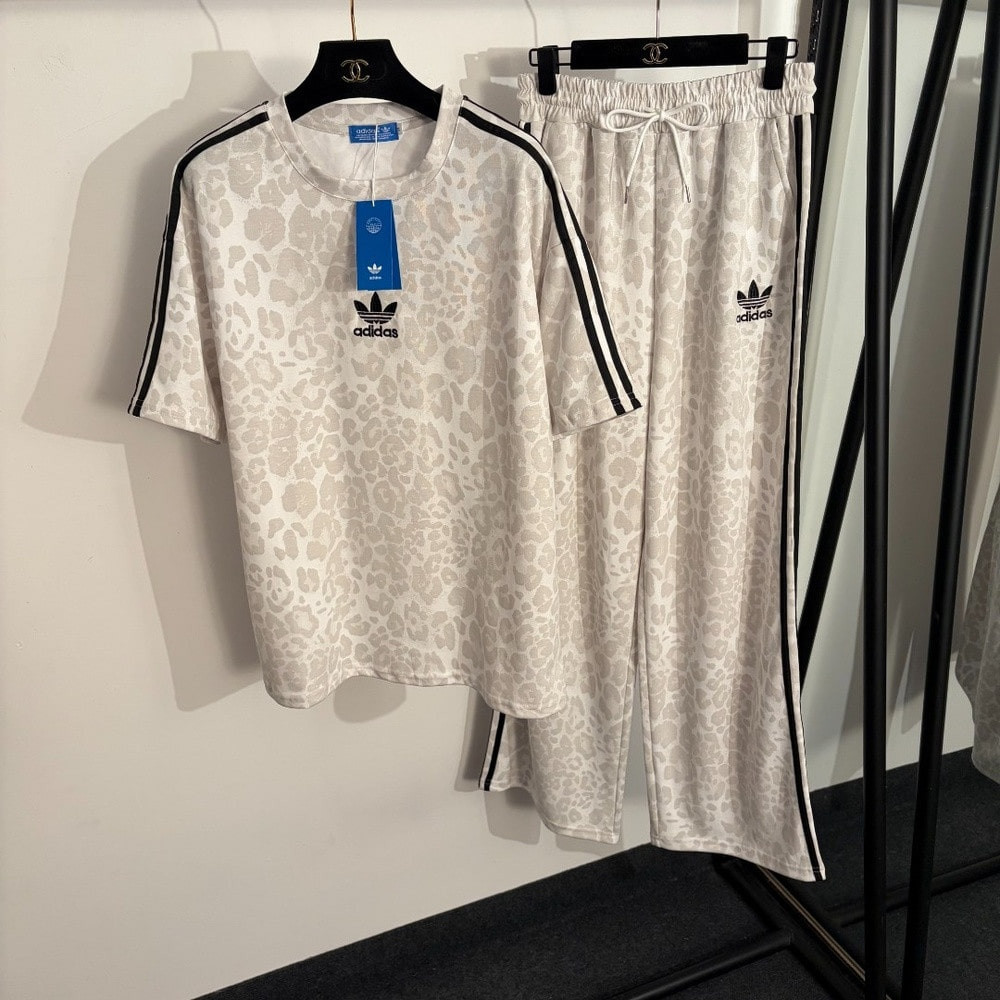 아디다스 삼선 자수 레오파드 프린트 반소매 세트