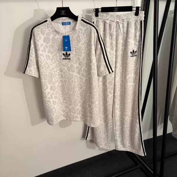 아디다스 삼선 자수 레오파드 프린트 반소매 세트