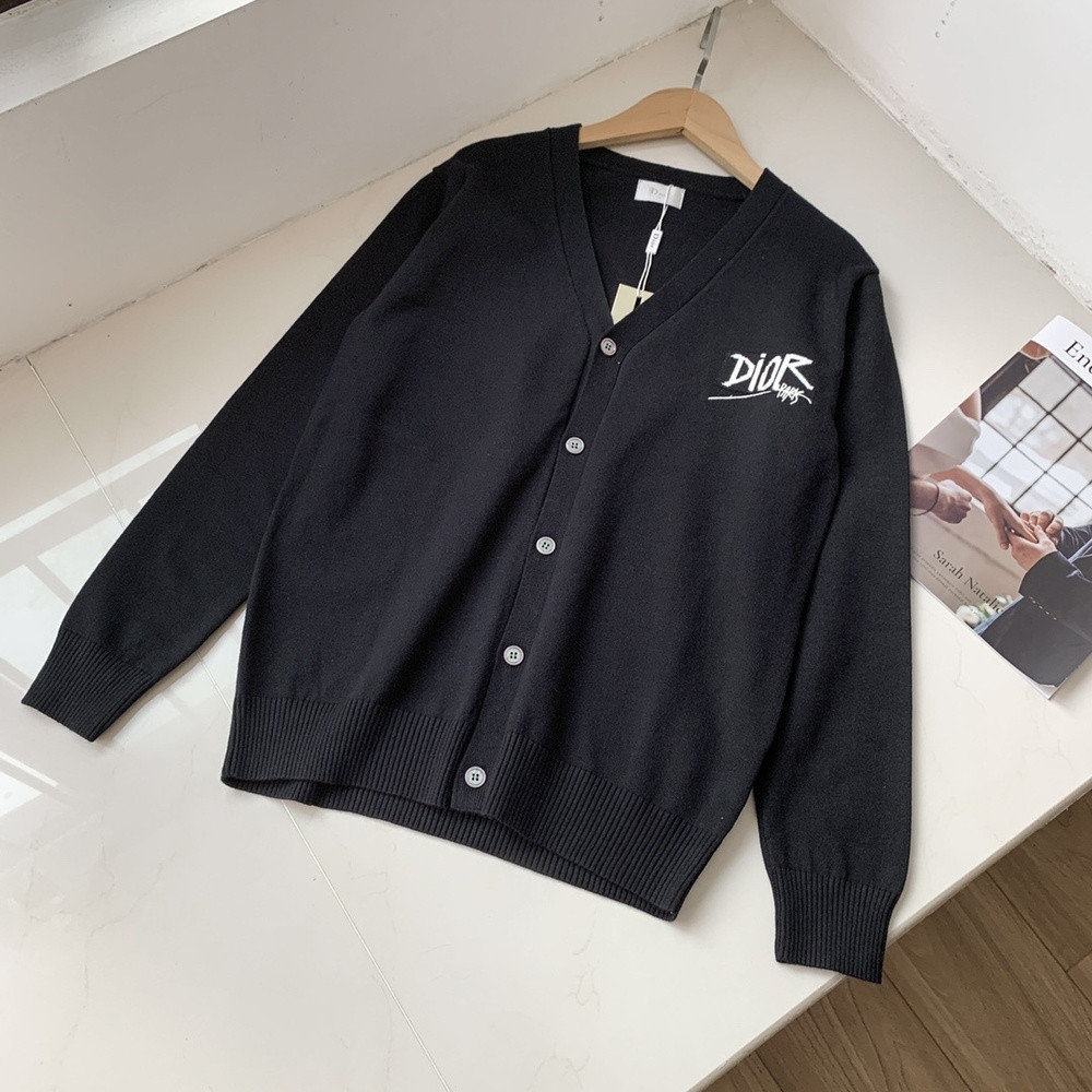 디올 시그니처 자카드 로고 니트 가디건