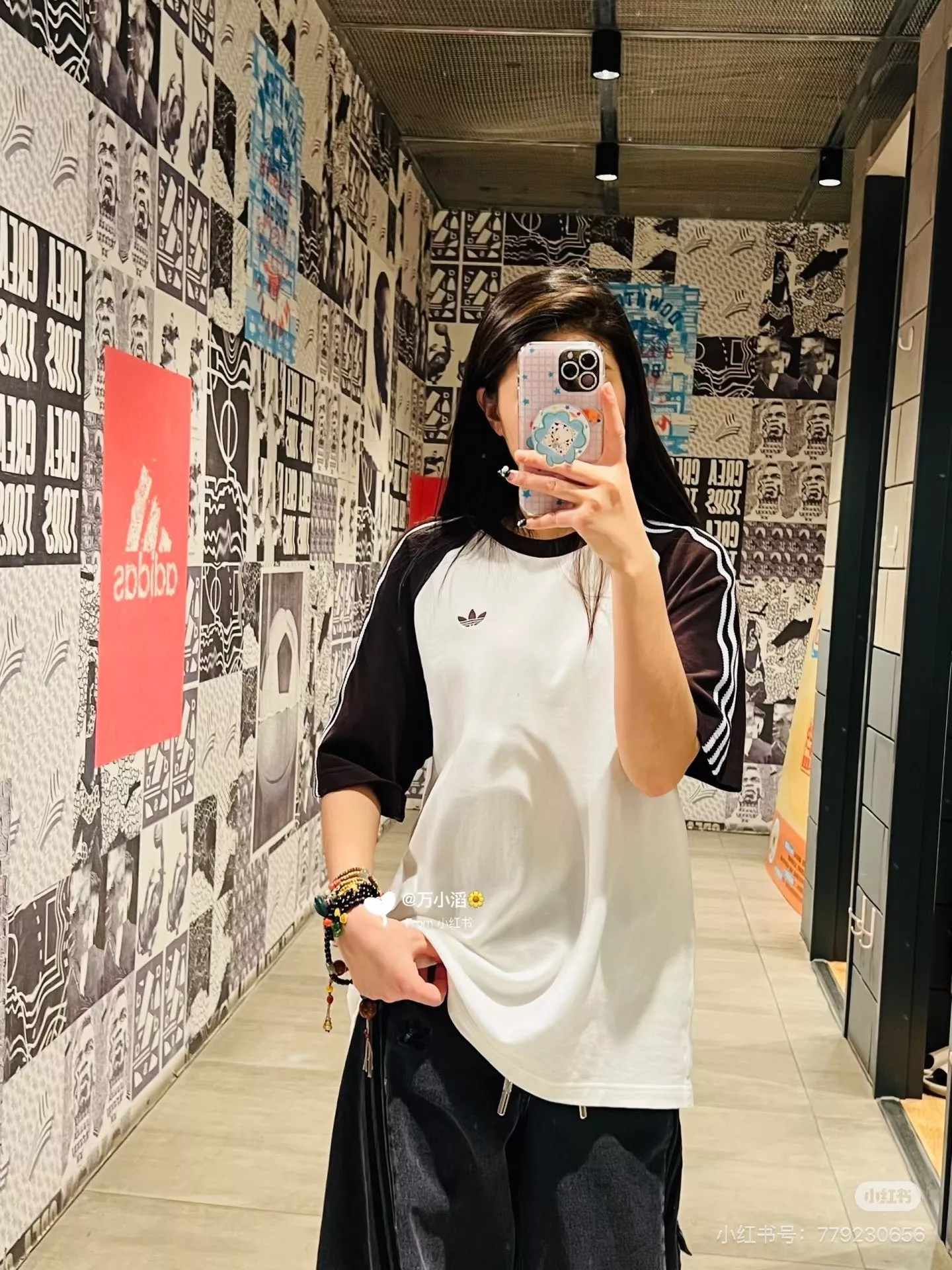 아디다스 클래식 라글란 배색 반팔 상의 상세 이미지 17