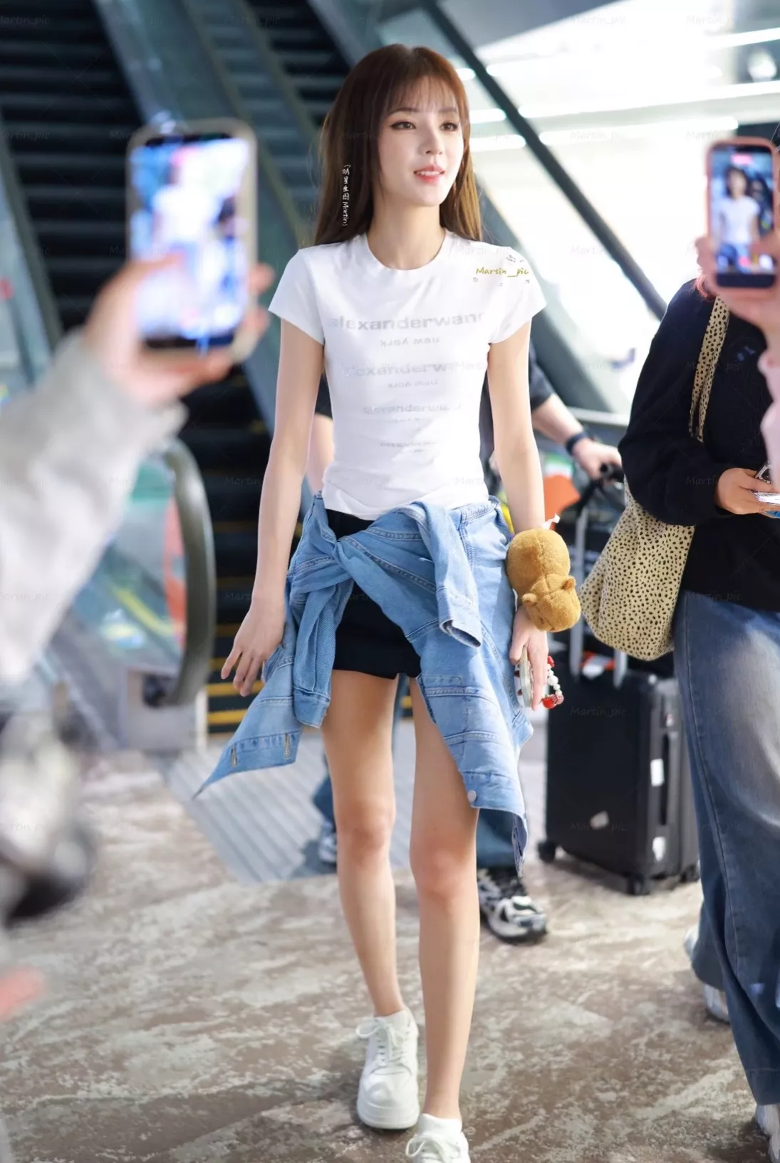 알렉산더왕 라인스톤 로고 크롭 반팔 티 상세 이미지 31