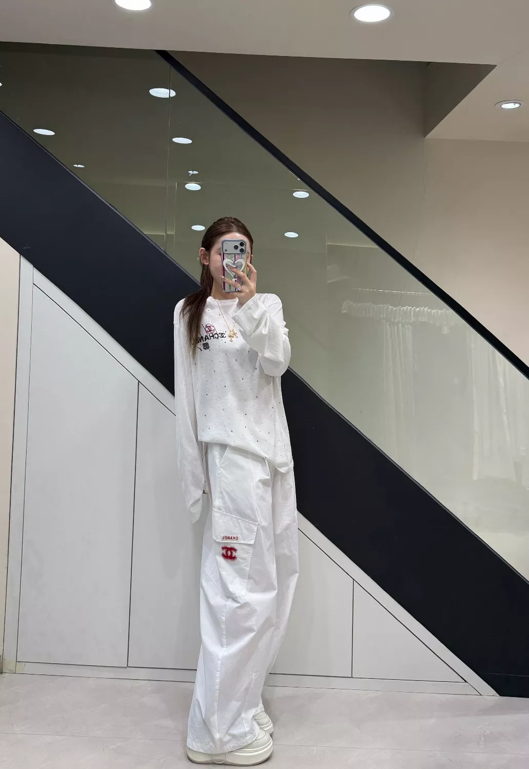 샤넬 드로잉 로고 핫픽스 롱슬리브 탑 상세 이미지 24