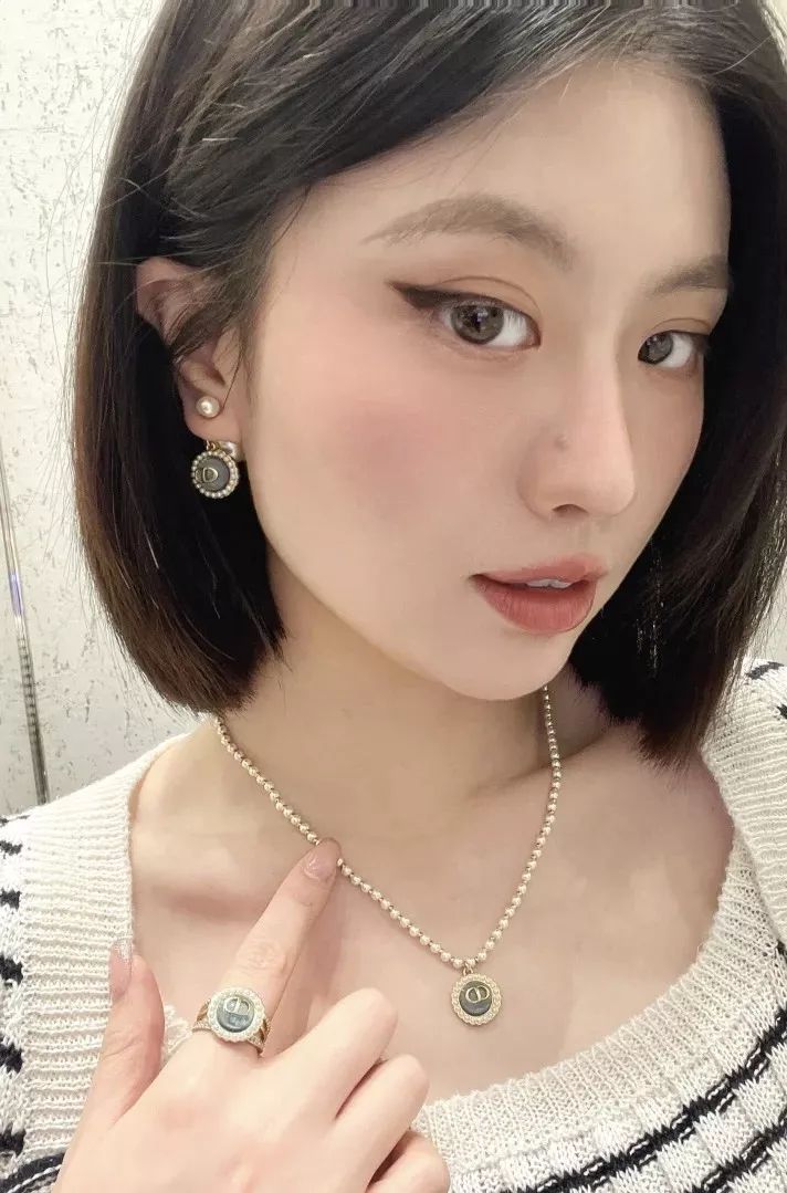 디올 더블 진주 플라워 이어 스터드 상세 이미지 6