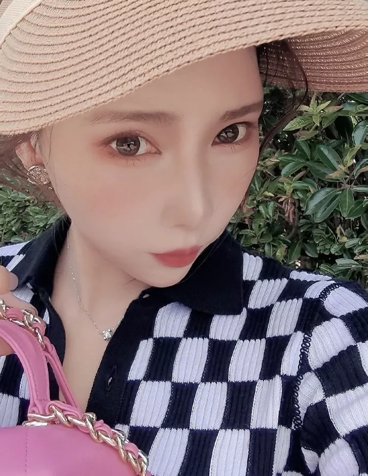 샤넬 원형 씨씨 로고 스터드 이어링 상세 이미지 12