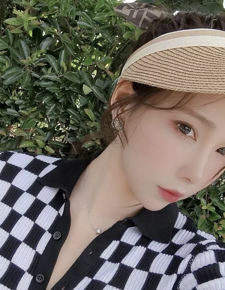 샤넬 원형 씨씨 로고 스터드 이어링 상세 이미지 10