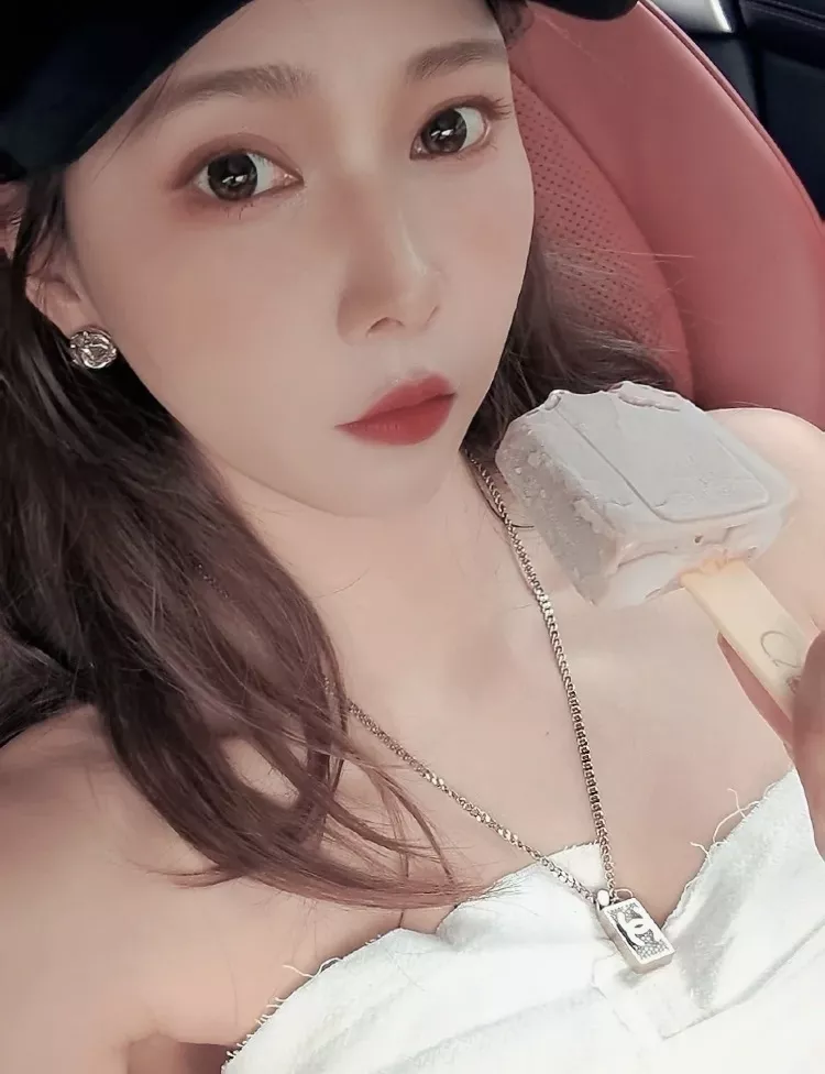 샤넬 원형 씨씨 로고 스터드 이어링 상세 이미지 13