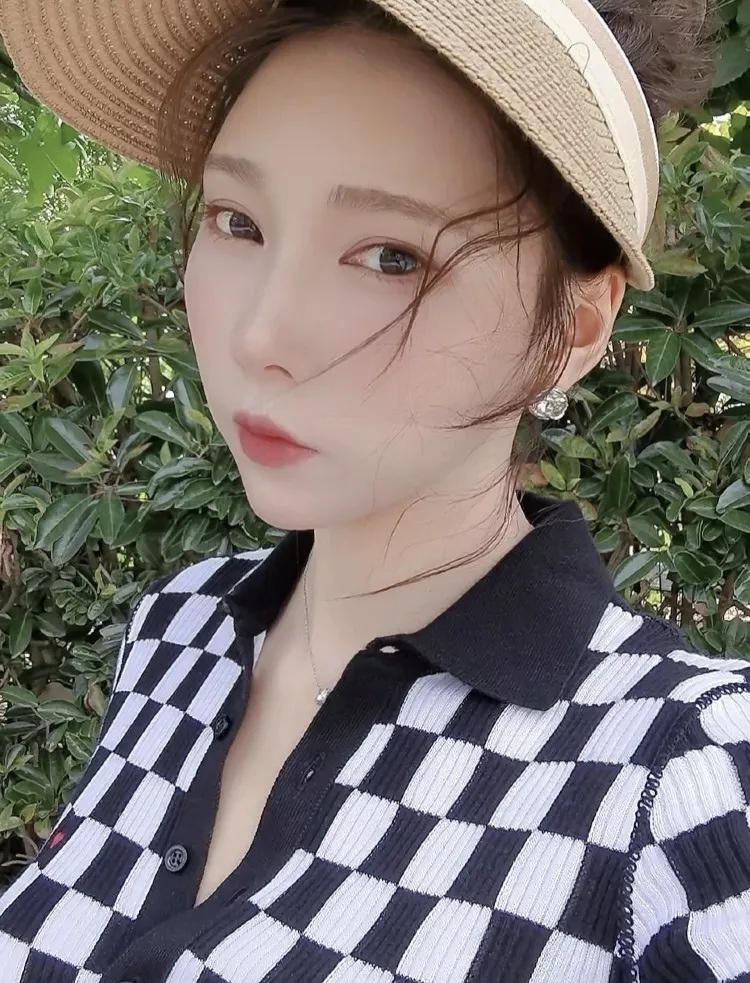 샤넬 원형 씨씨 로고 스터드 이어링 상세 이미지 11