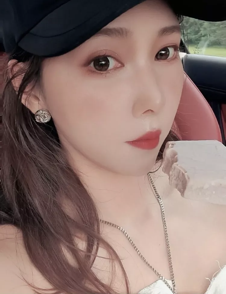 샤넬 원형 씨씨 로고 스터드 이어링 상세 이미지 14