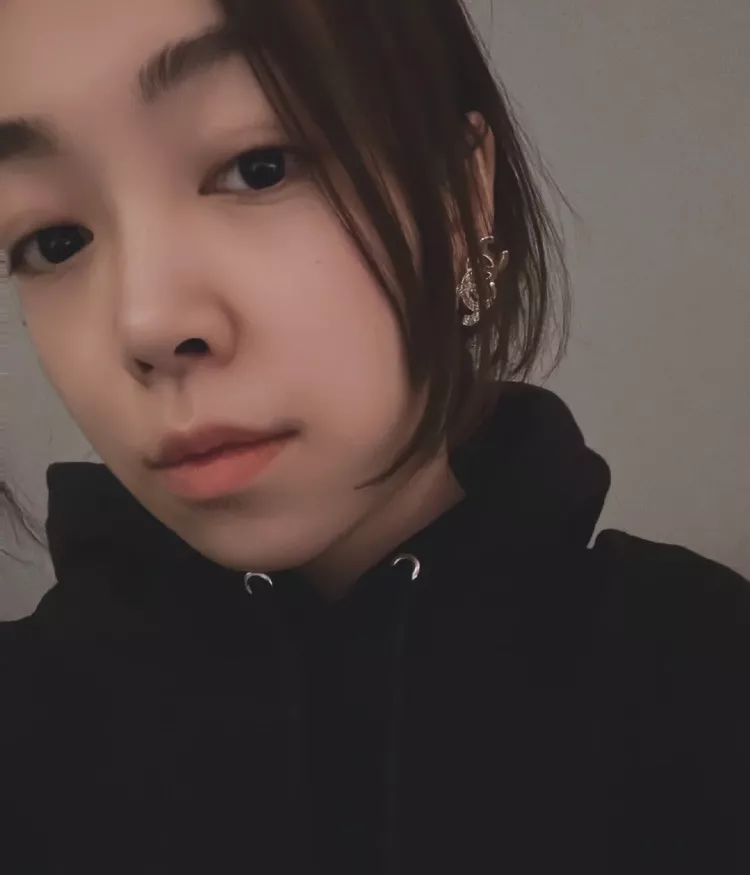 샤넬 비대칭 더블C 로고 이어 장식 상세 이미지 16