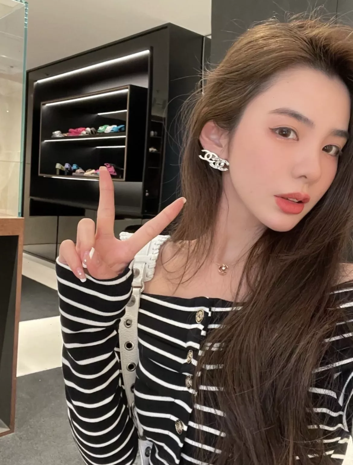 샤넬 비대칭 더블C 로고 이어 장식 상세 이미지 46