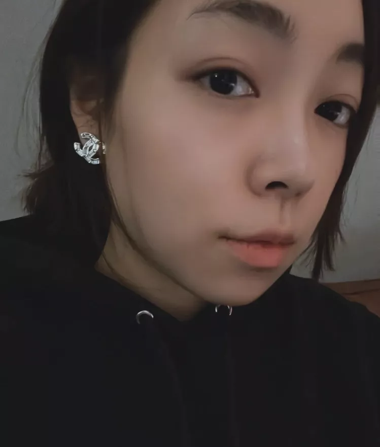 샤넬 비대칭 더블C 로고 이어 장식 상세 이미지 15