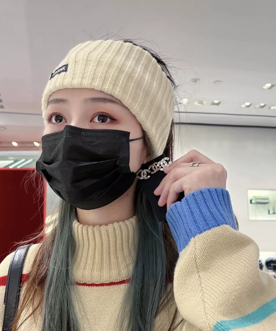 샤넬 비대칭 더블C 로고 이어 장식 상세 이미지 33