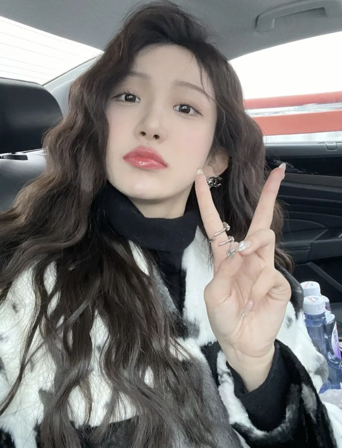 샤넬 비대칭 더블C 로고 이어 장식 상세 이미지 40