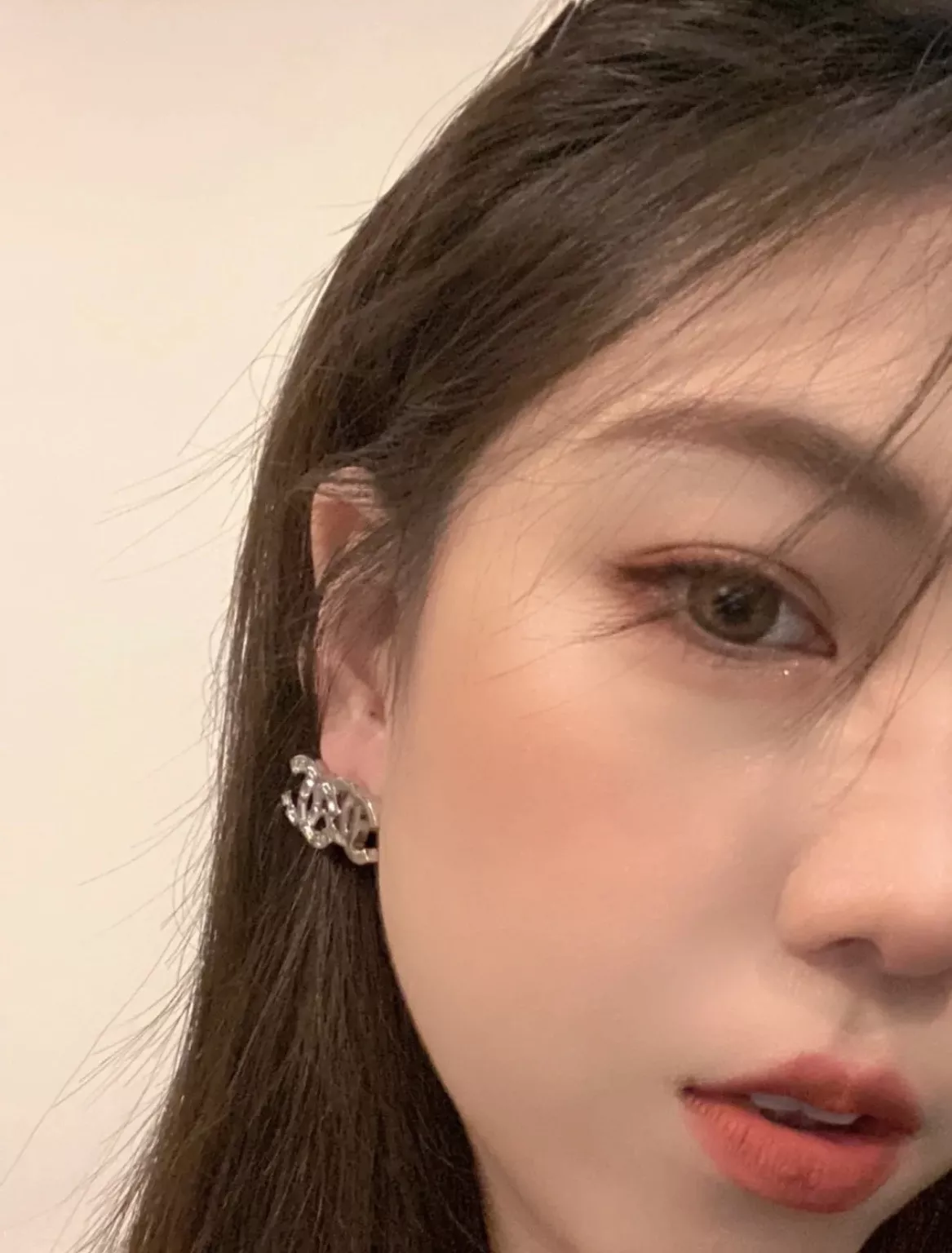 샤넬 비대칭 더블C 로고 이어 장식 상세 이미지 52