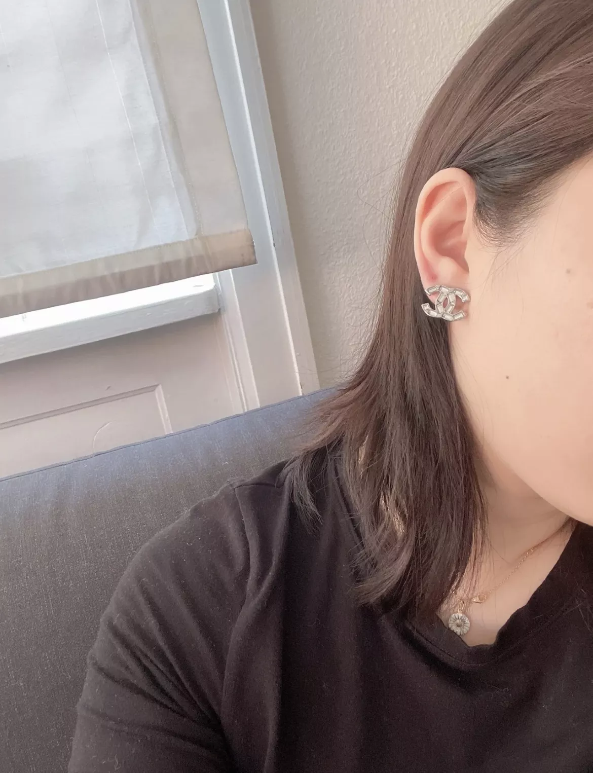 샤넬 비대칭 더블C 로고 이어 장식 상세 이미지 24