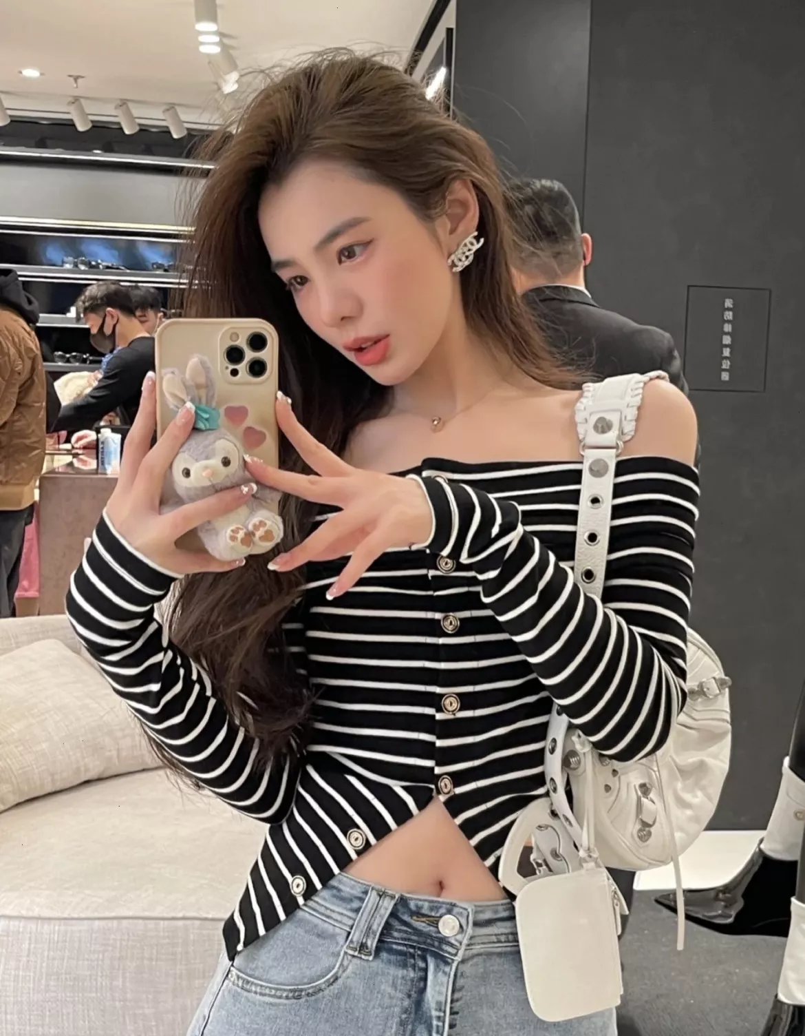 샤넬 비대칭 더블C 로고 이어 장식 상세 이미지 48