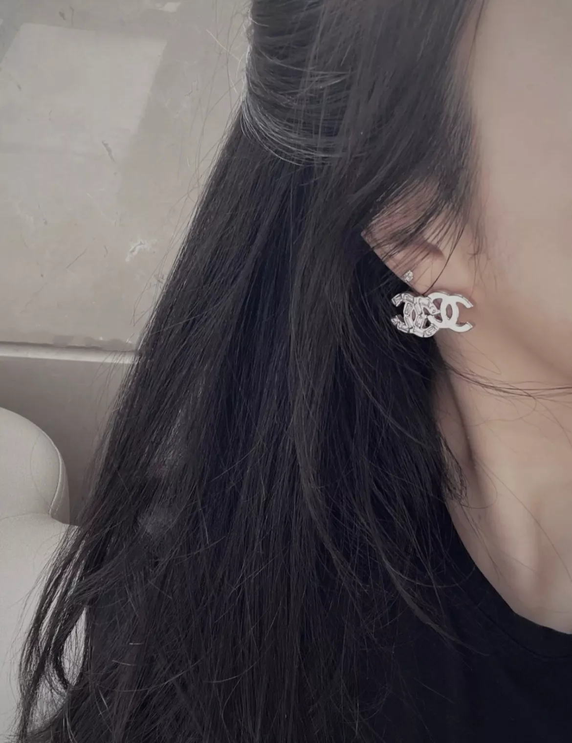 샤넬 비대칭 더블C 로고 이어 장식 상세 이미지 11