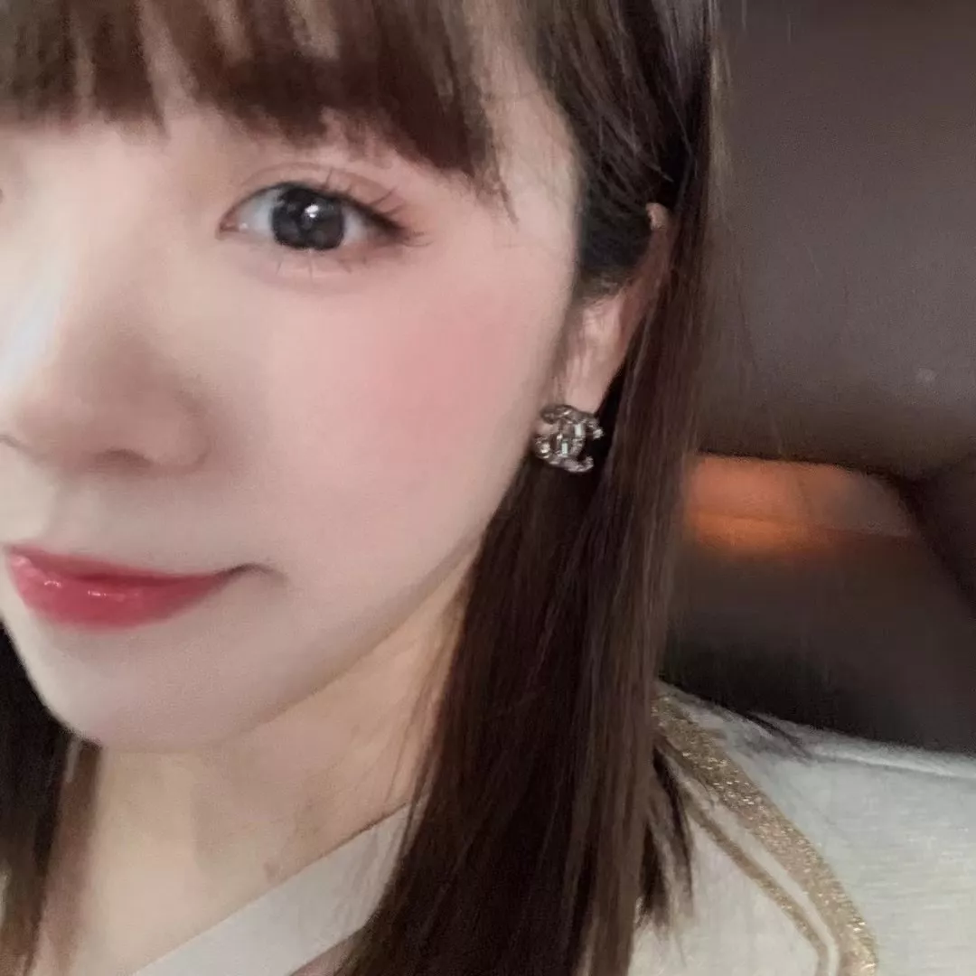 샤넬 비대칭 더블C 로고 이어 장식 상세 이미지 50