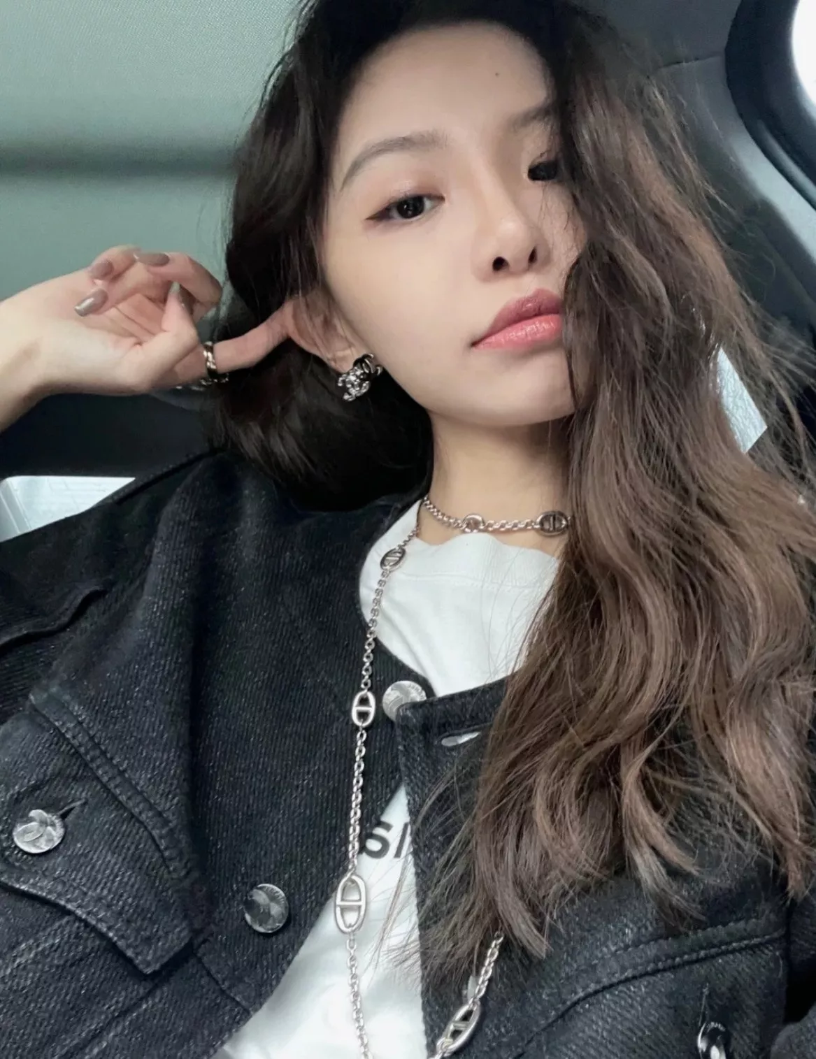 샤넬 비대칭 더블C 로고 이어 장식 상세 이미지 53