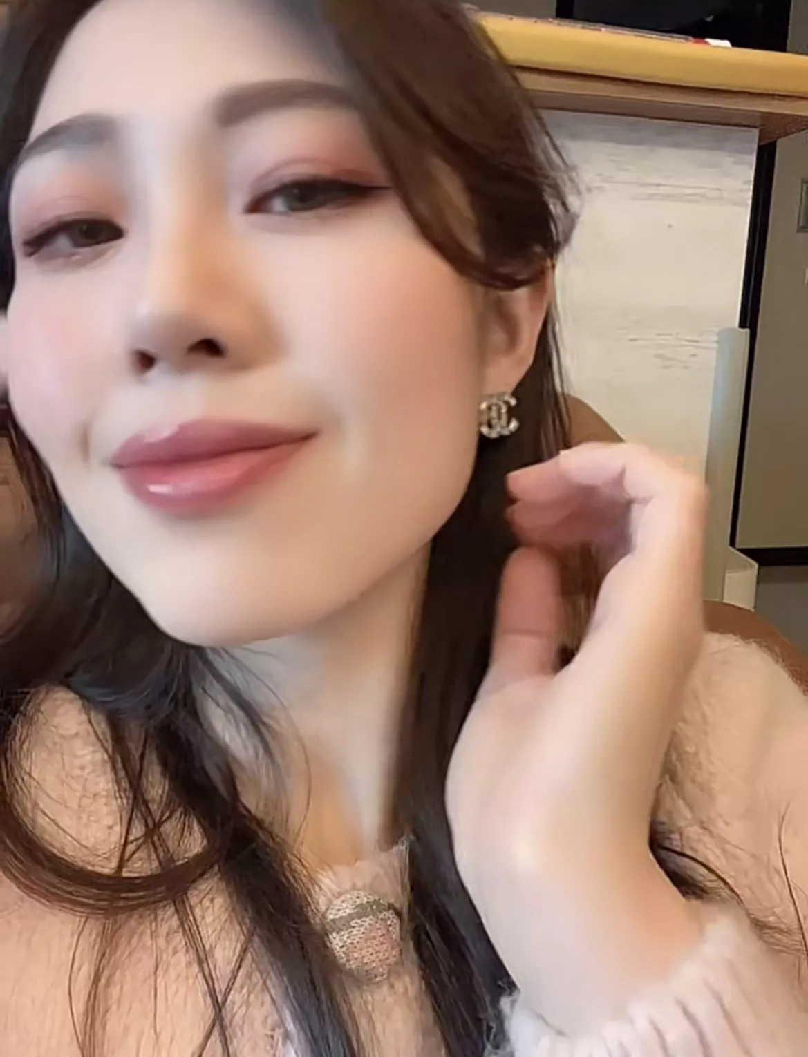 샤넬 비대칭 더블C 로고 이어 장식 상세 이미지 28