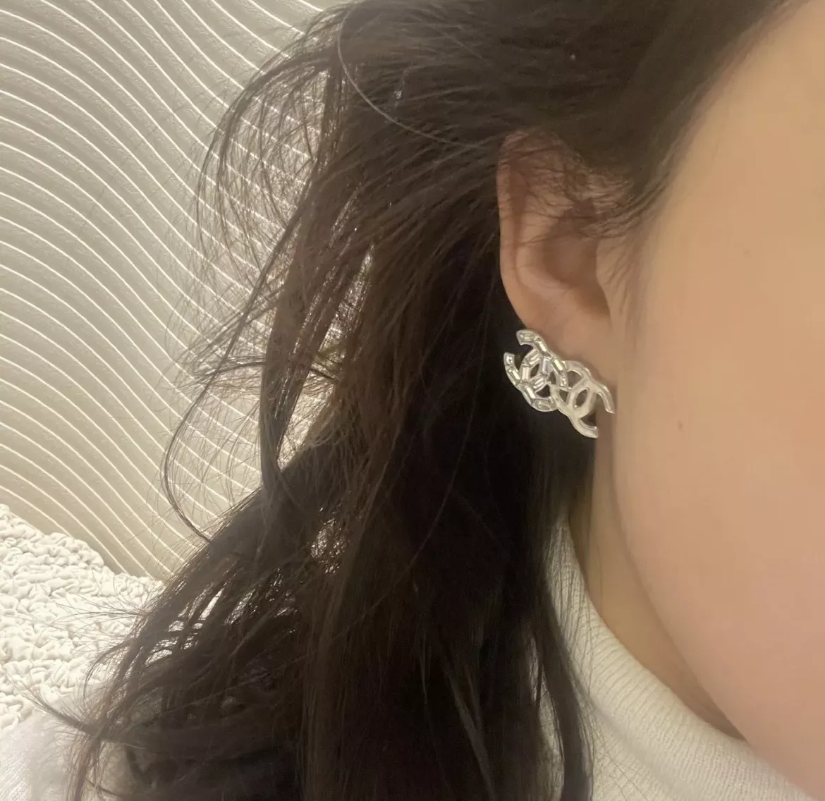 샤넬 비대칭 더블C 로고 이어 장식 상세 이미지 31
