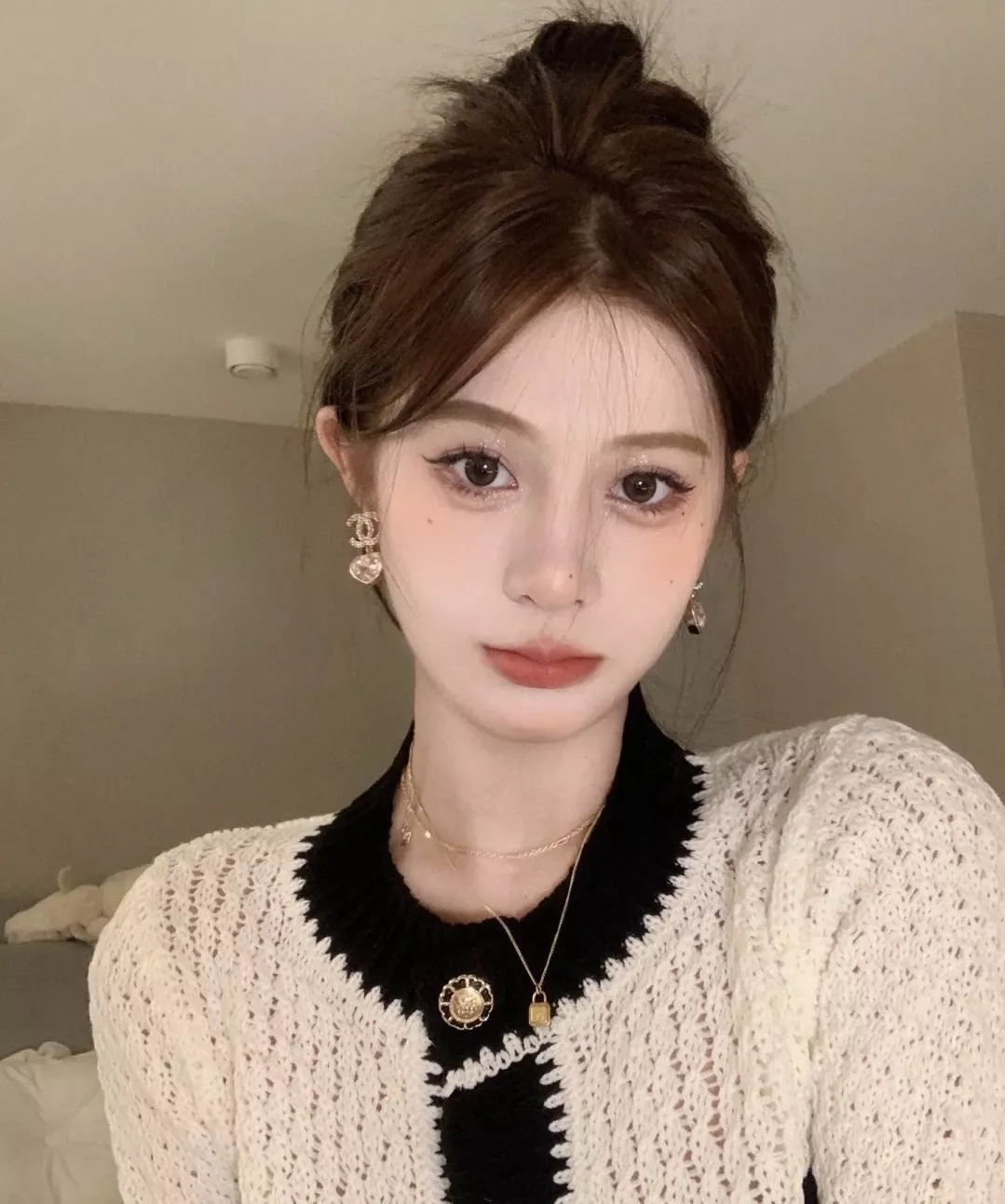 샤넬 핑크 하트 드롭 이어 장식 상세 이미지 36