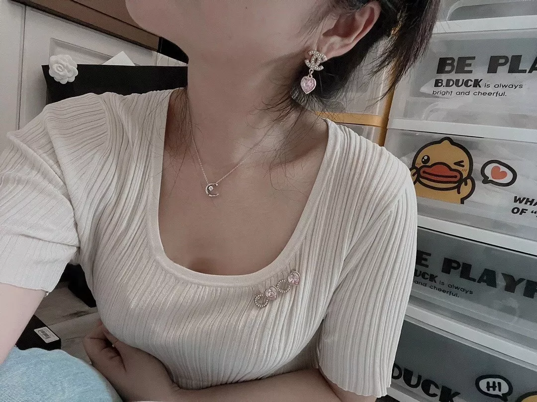 샤넬 핑크 하트 드롭 이어 장식 상세 이미지 21