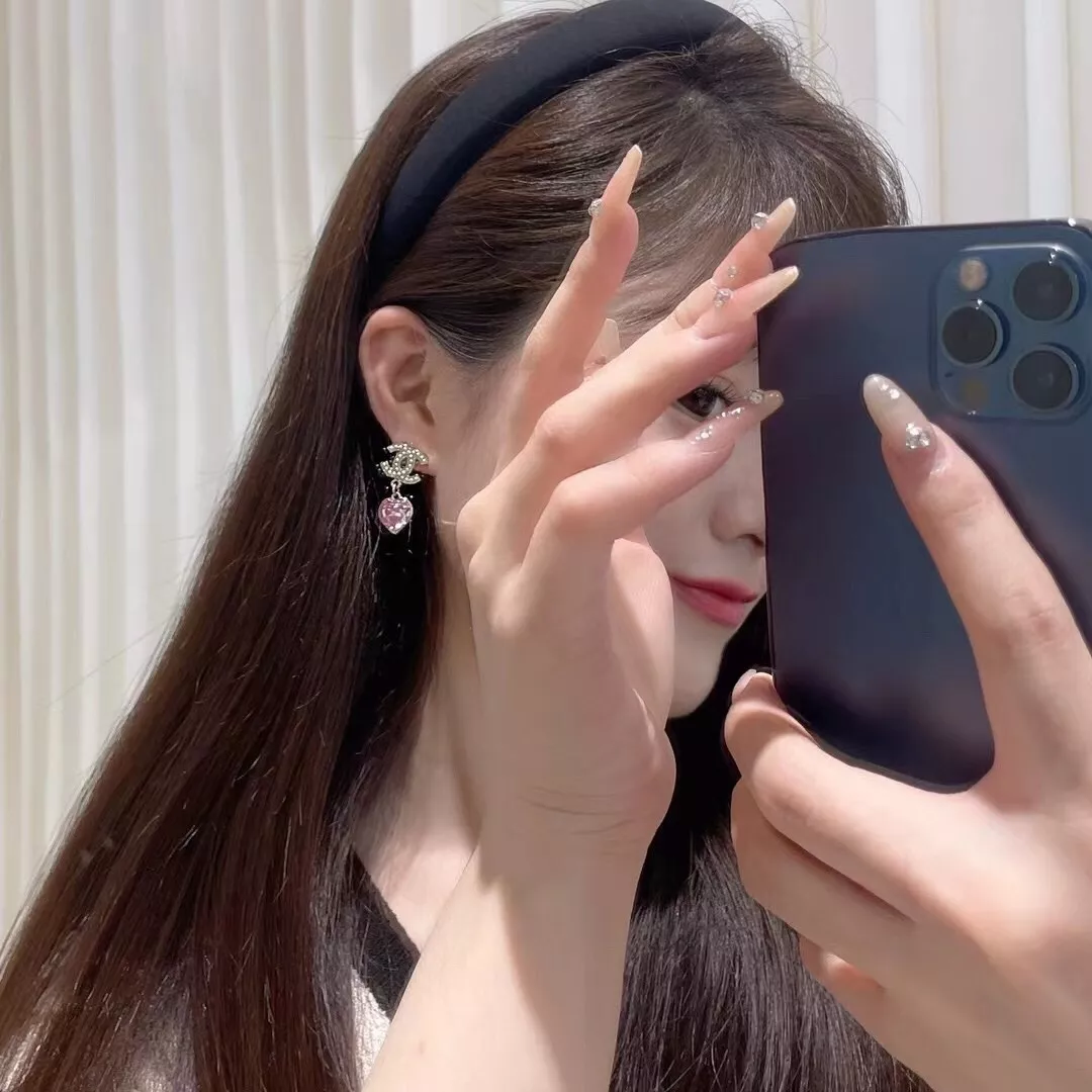 샤넬 핑크 하트 드롭 이어 장식 상세 이미지 30