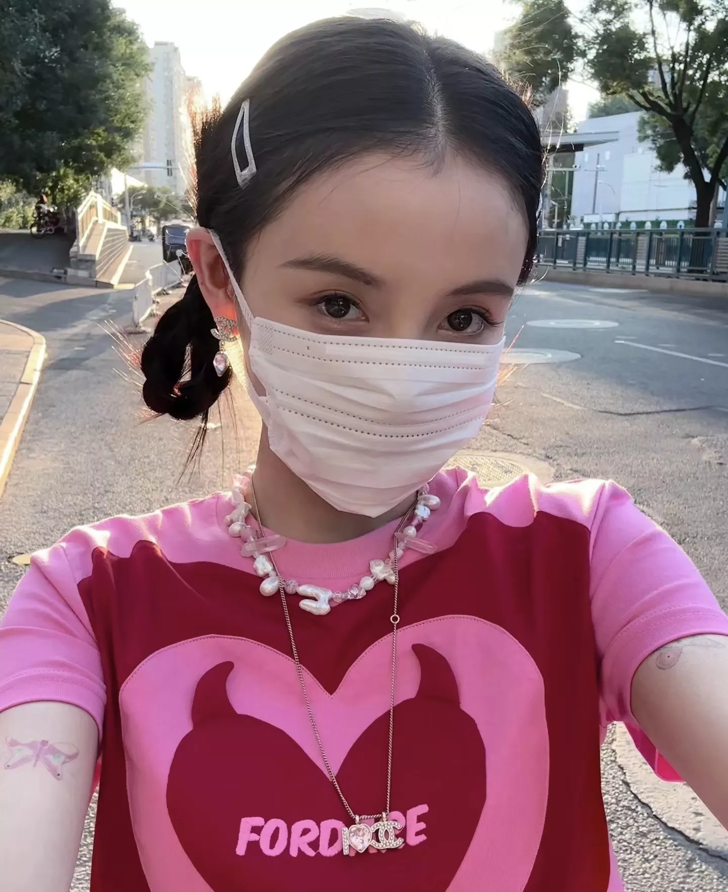 샤넬 핑크 하트 드롭 이어 장식 상세 이미지 44