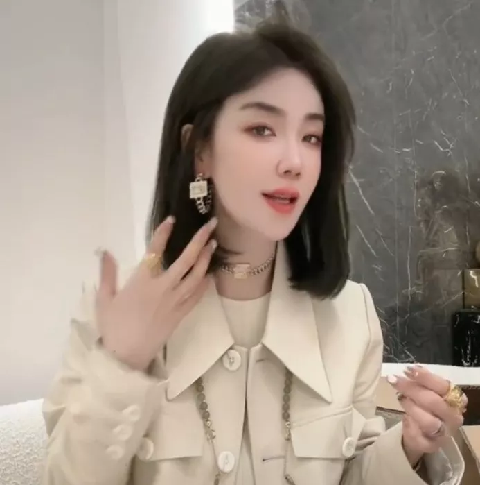샤넬 사각 체인 포인트 이어링 상세 이미지 15